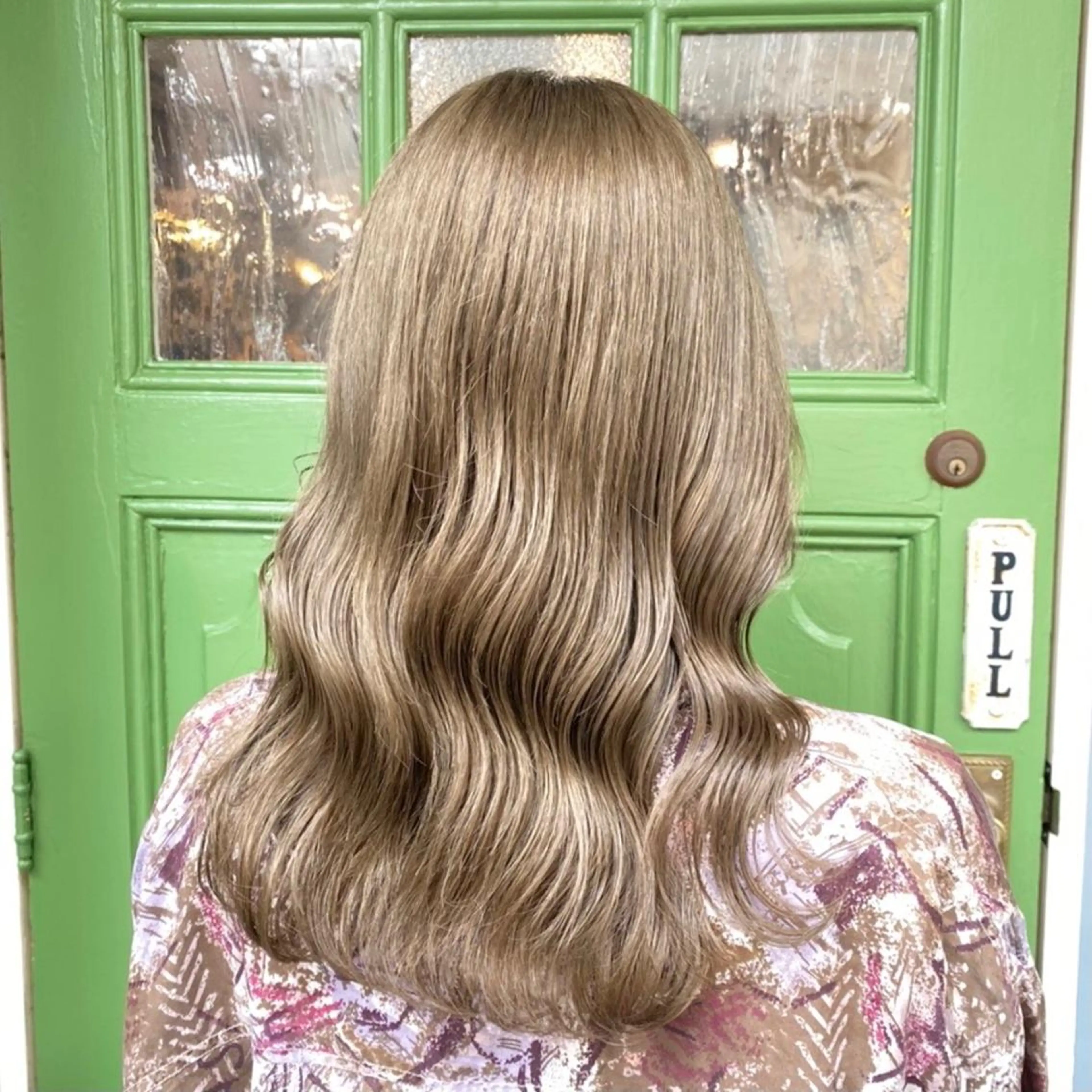 ミディアム カラー ベージュカラー ブリーチ ケアブリーチ ハイトーンカラー オリーブベージュ カット ヘアカラー トリートメント BRITS 渡辺 菜々子のヘアスタイル