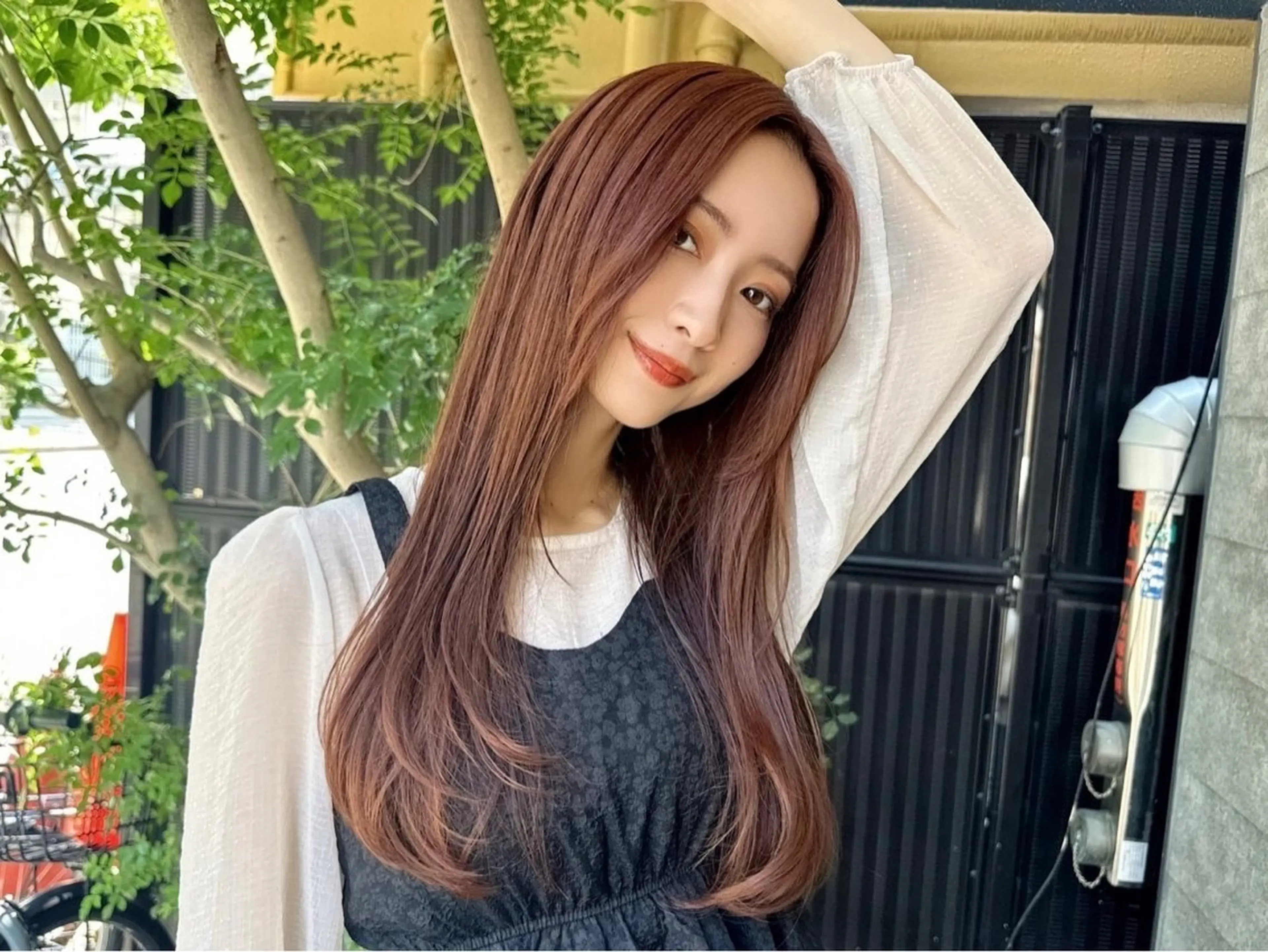 ロング カラー カット ヘアカラー トリートメント ブリーチなしカラー/ 顔周りレイヤーカットのヘアスタイル