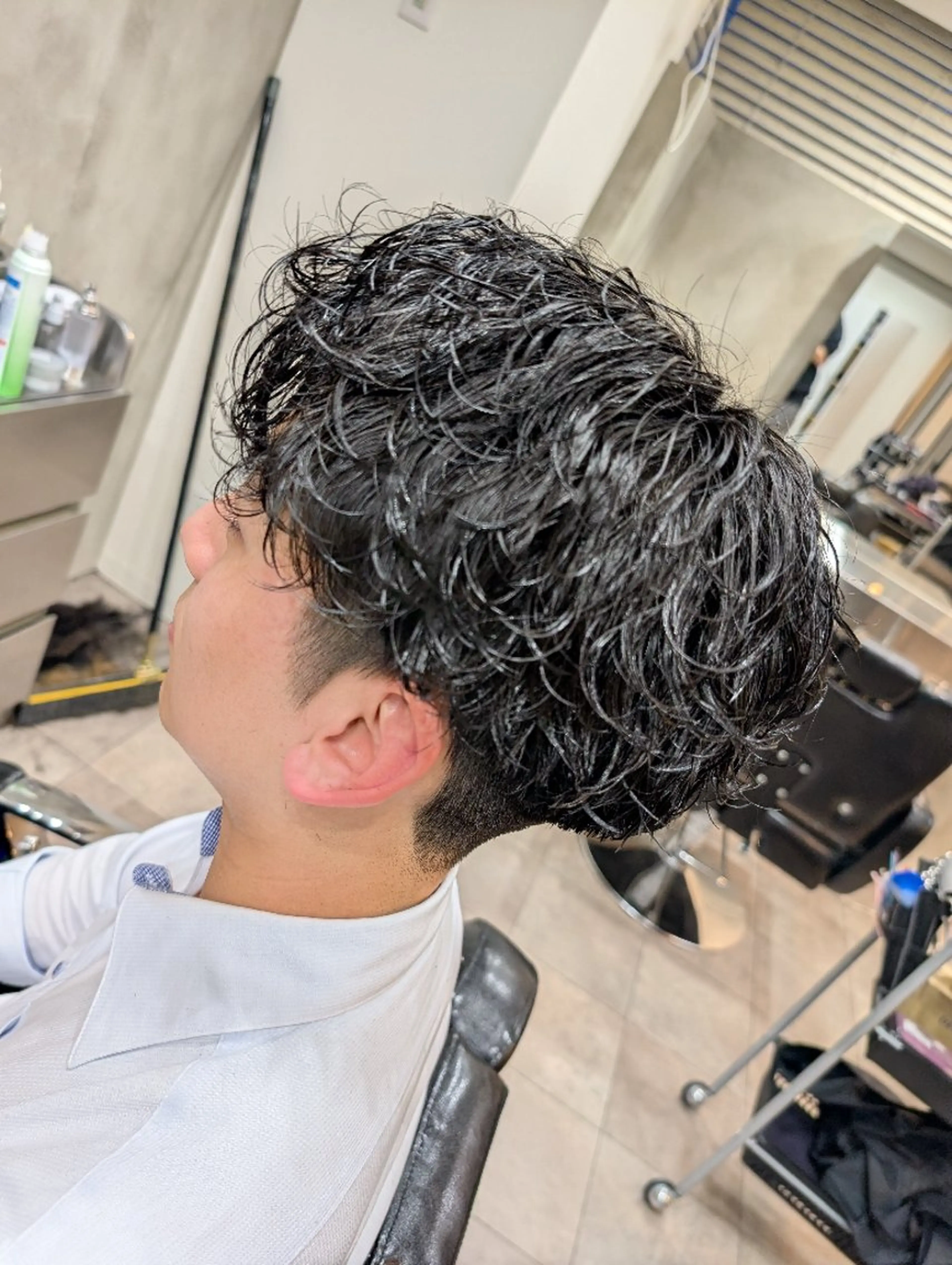 ミディアム パーマ メンズ ミディアムパーマ メンズパーマ カット パーマ QOL円山 YUTOのヘアスタイル