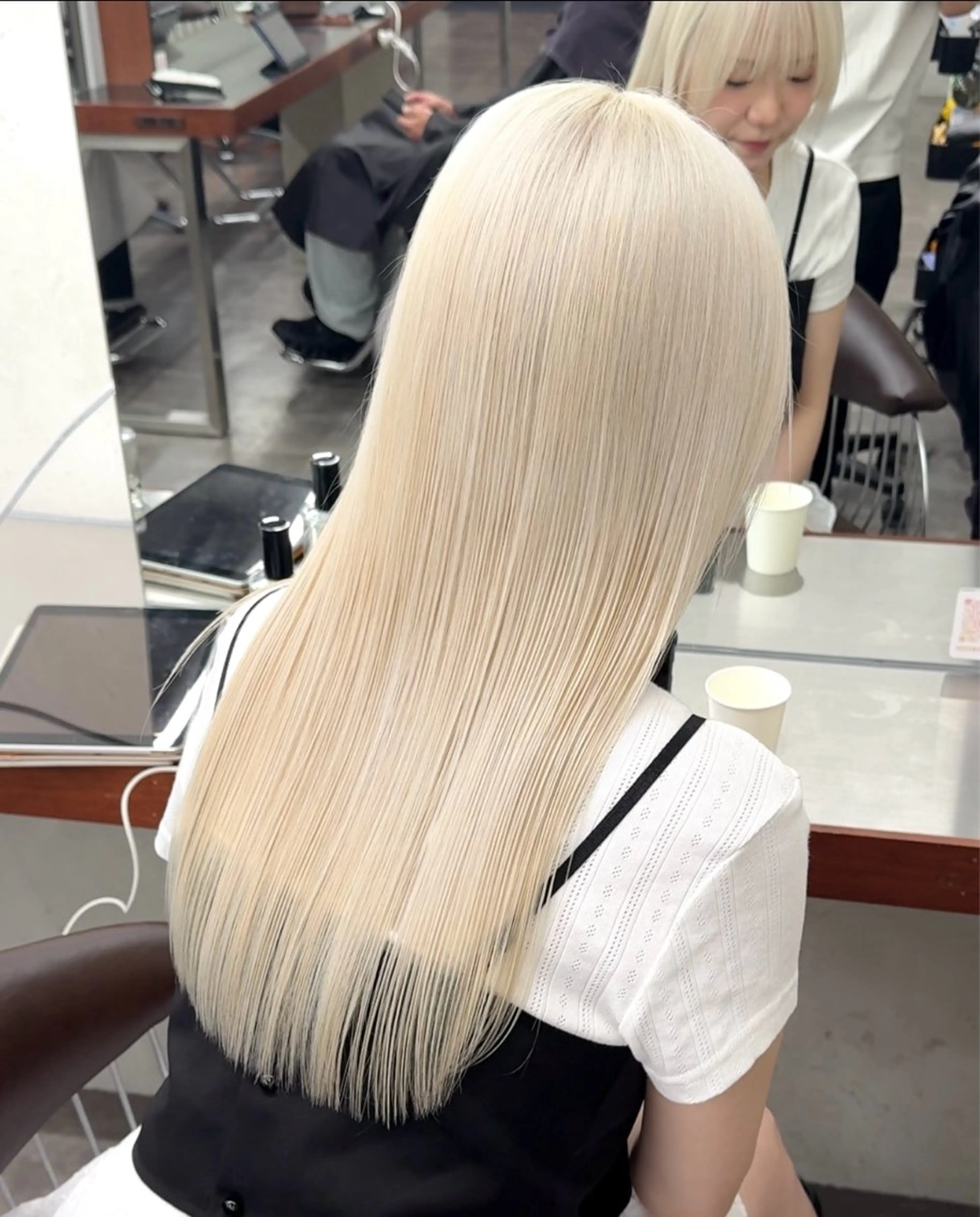 ロング カラー アッシュ ベージュカラー ブリーチ ケアブリーチ ダブルカラー カット ヘアカラー トリートメント ブリーチ　ハイトーン 特化🌈フジタハルキのヘアスタイル