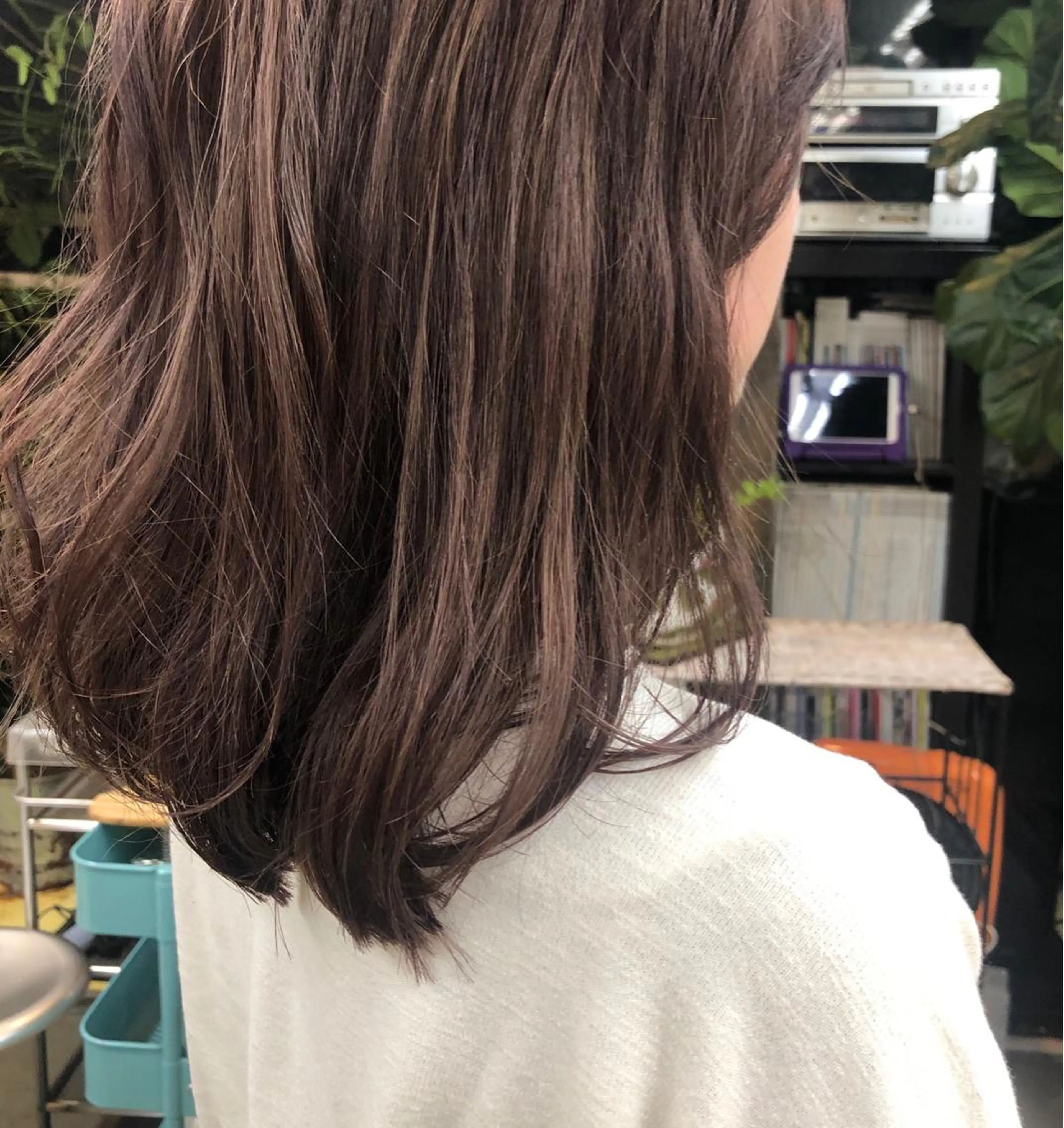 ミディアム カット ヘアカラー Moca 〰️のヘアスタイル