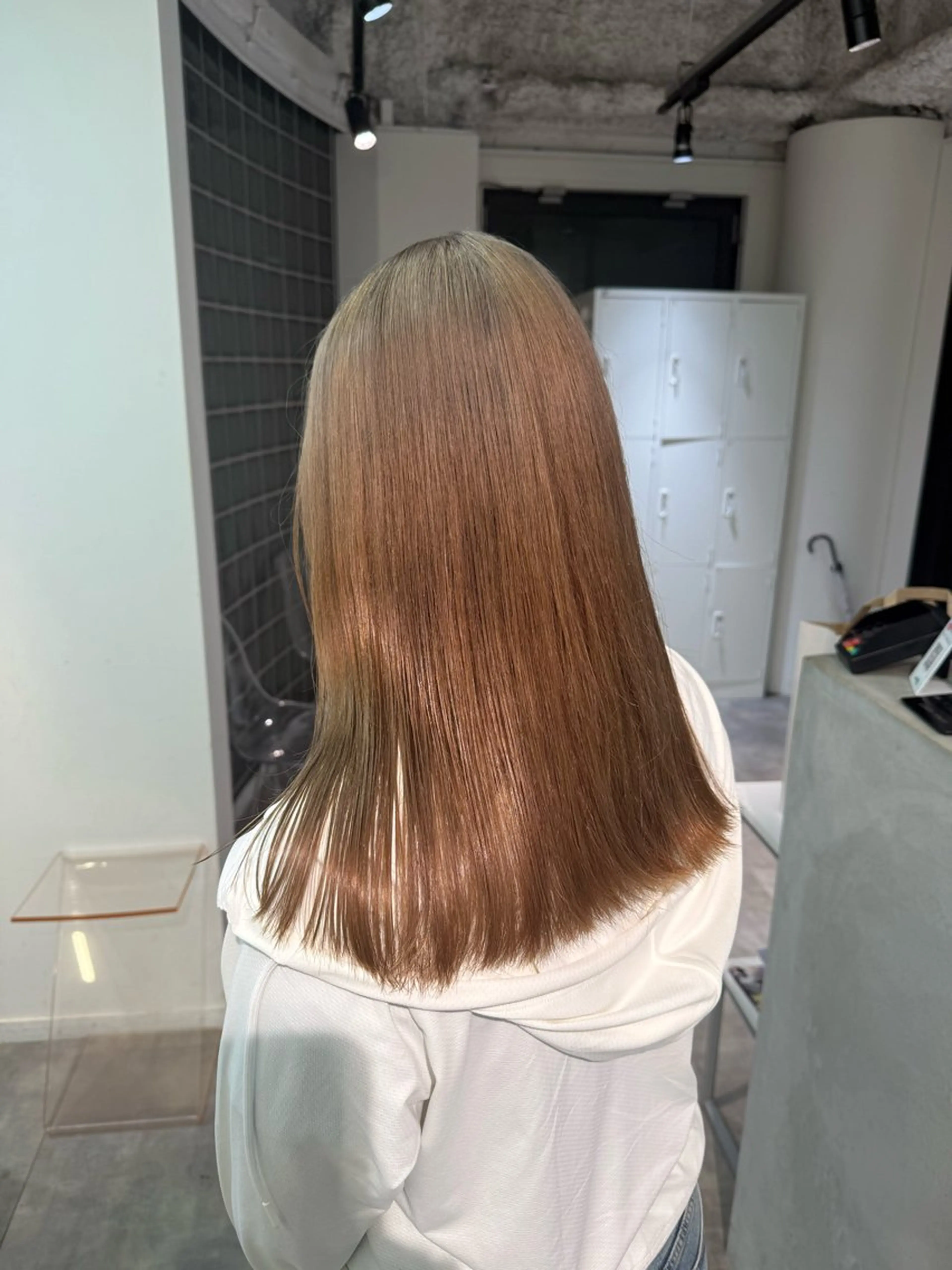 カラー ブリーチ 小川 桃佳のヘアスタイル