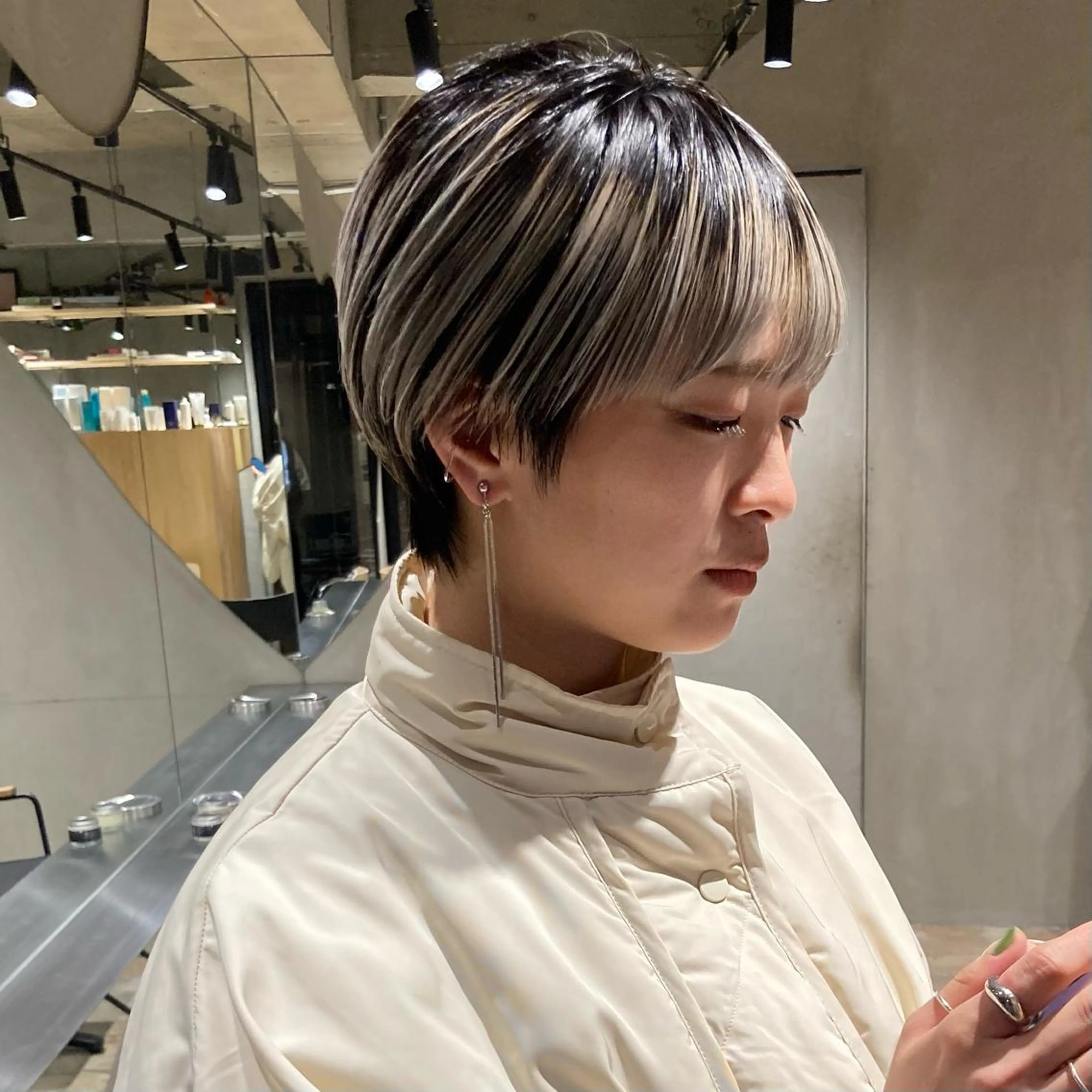 ショート カラー ショートボブ ショートレイヤー ハンサムショート ベリーショート アッシュ ヘアカラー 🌈圧倒的デザイン力 内井省吾のヘアスタイル