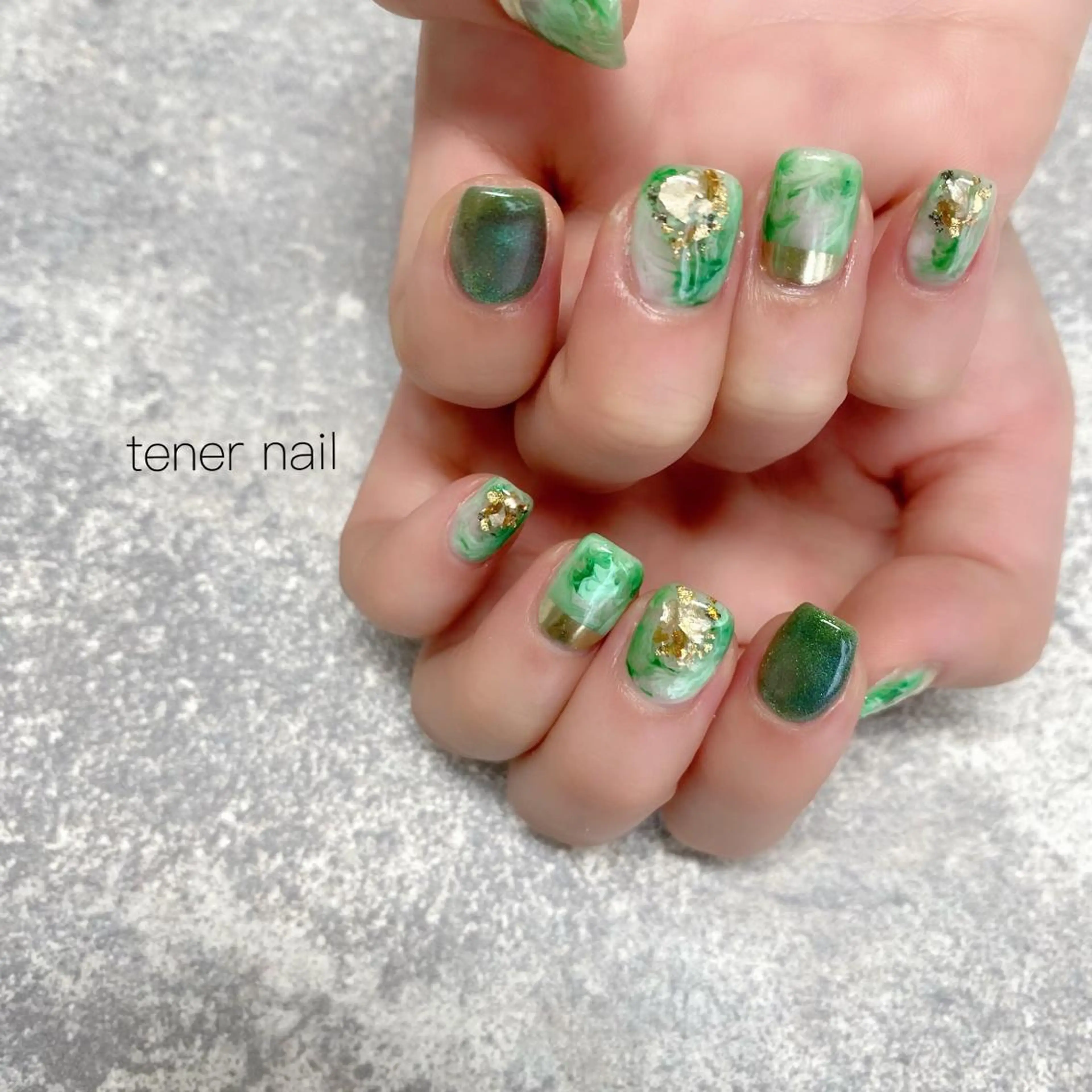 ネイル グリーン ニュアンスネイル テネルネイル tener nailのネイルデザイン