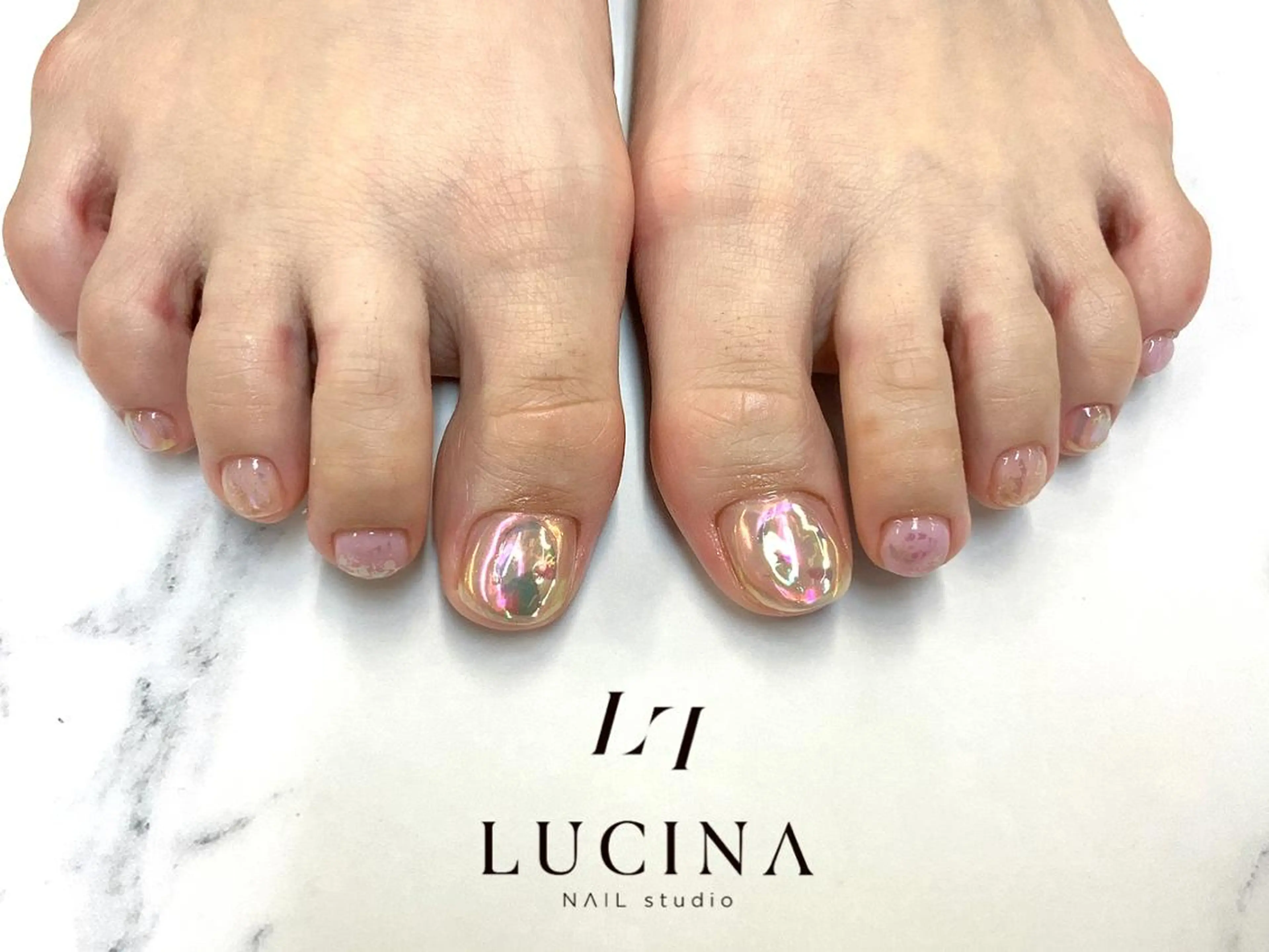 ネイル オーロラネイル 氷ネイル・うるうるネイル キラキラネイル 韓国ネイル フットネイル 新橋 ルキナ スタッフのネイルデザイン