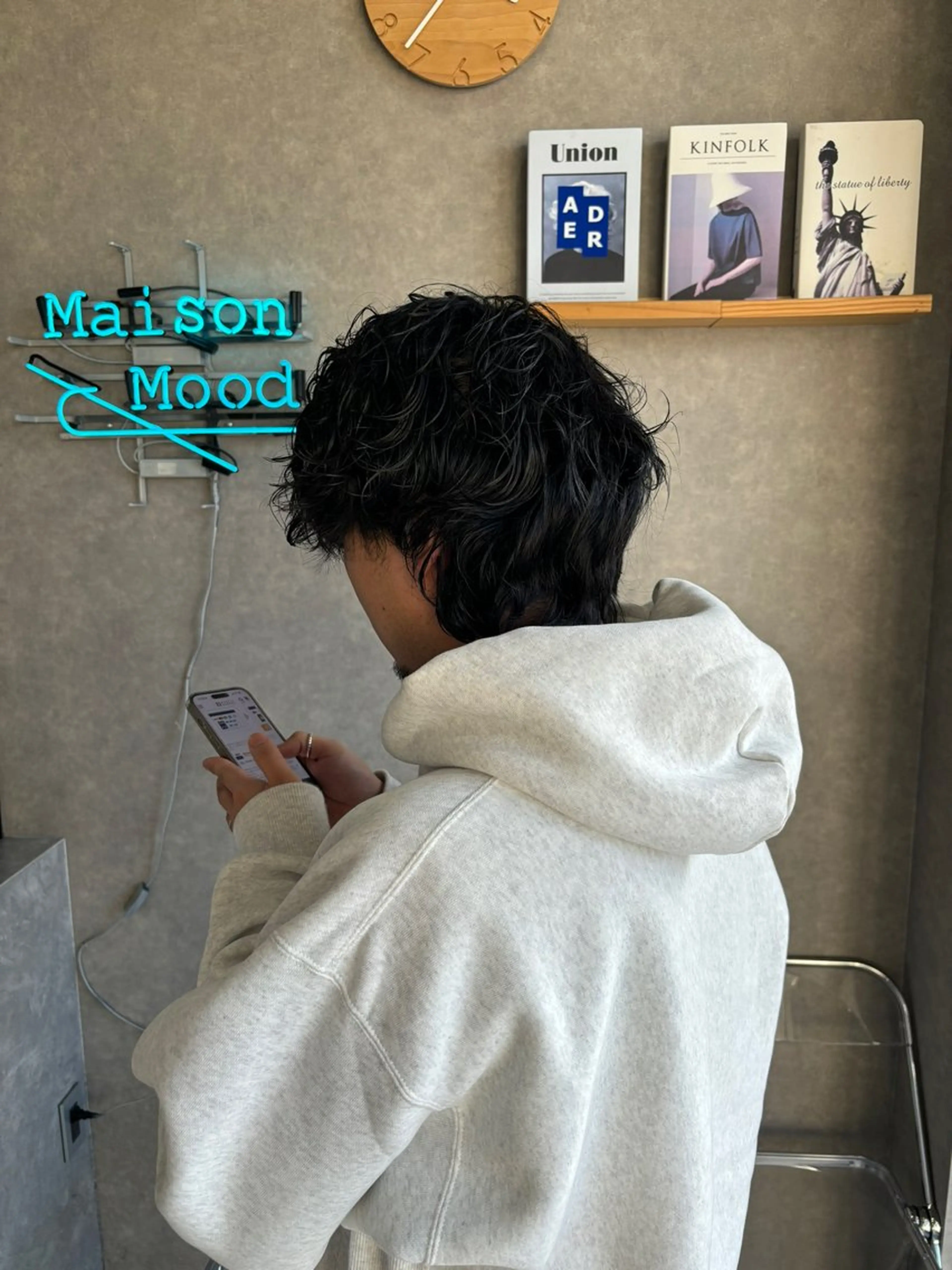 セミロング パーマ メンズ メンズハイトーン マッシュウルフ マッシュ メンズパーマ 刈り上げ カット パーマ トリートメント 長谷川 湧のヘアスタイル