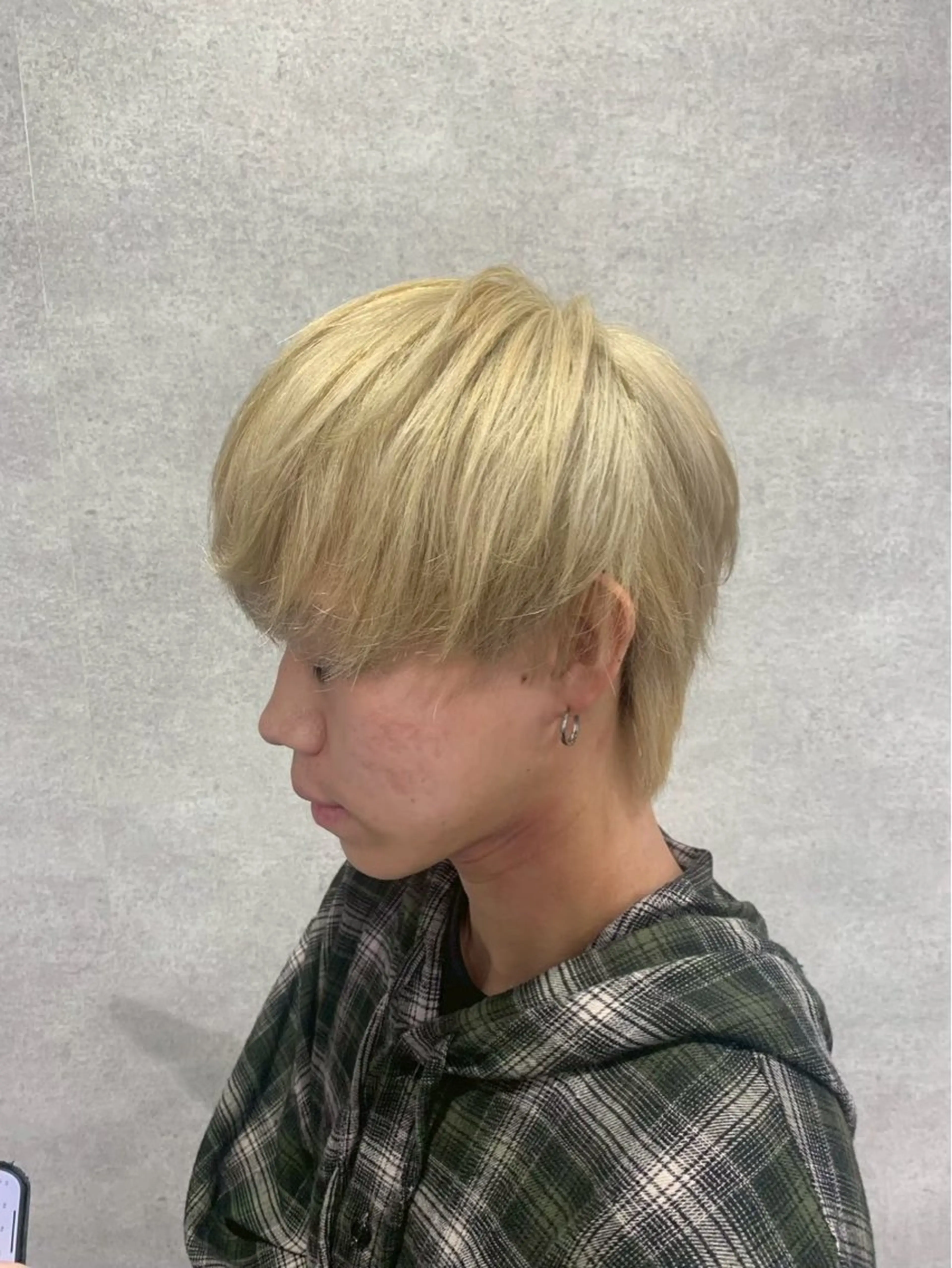 カラー パーマ メンズ センターパート フェザーパーマ メンズハイライト メンズメッシュ マッシュ 福井祥太／海外風 /プードルパーマのヘアスタイル