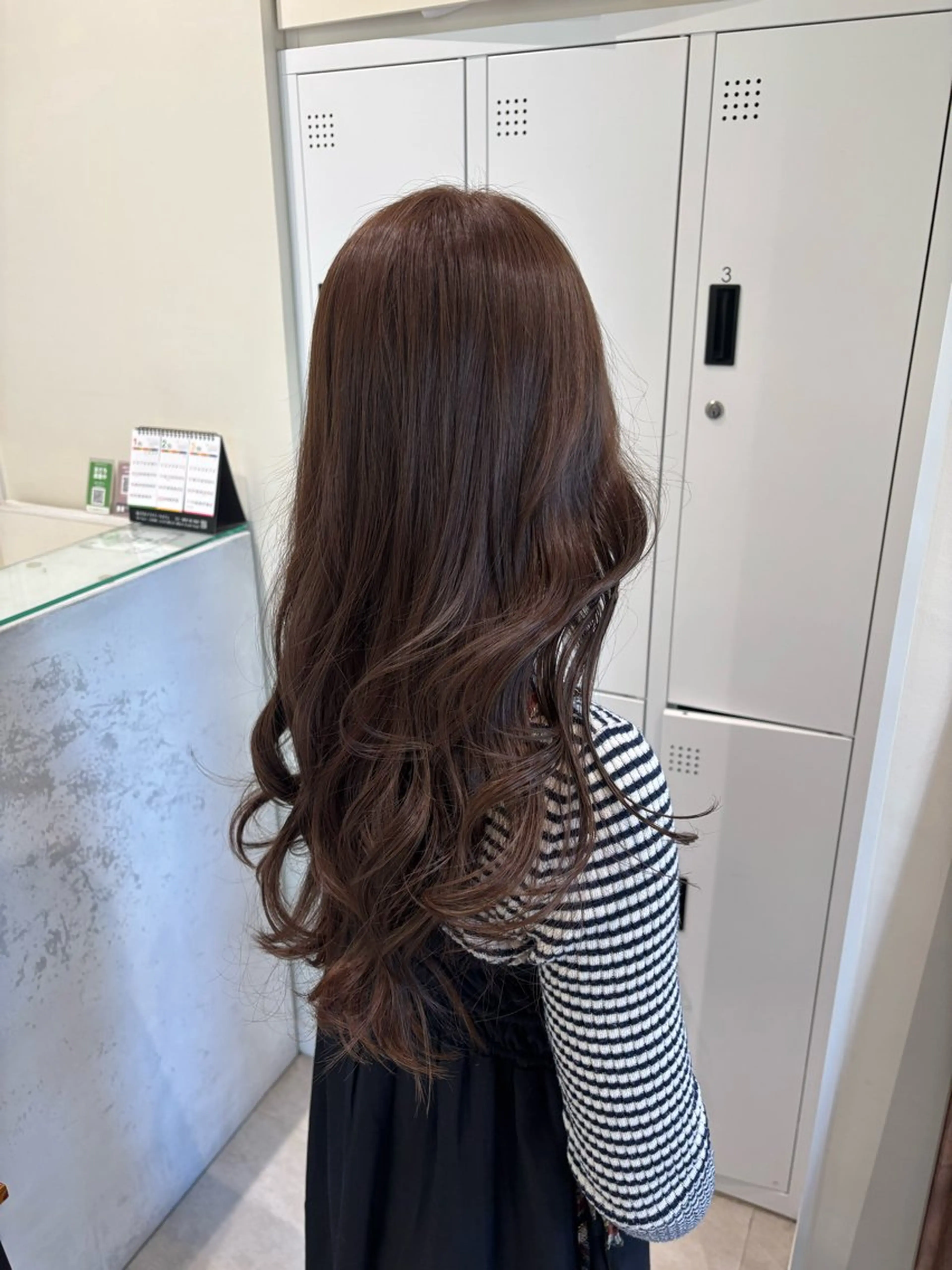 ロング カラー ベージュカラー シアーベージュ 垢抜け小顔レイヤー オリーブ/スミレのヘアスタイル