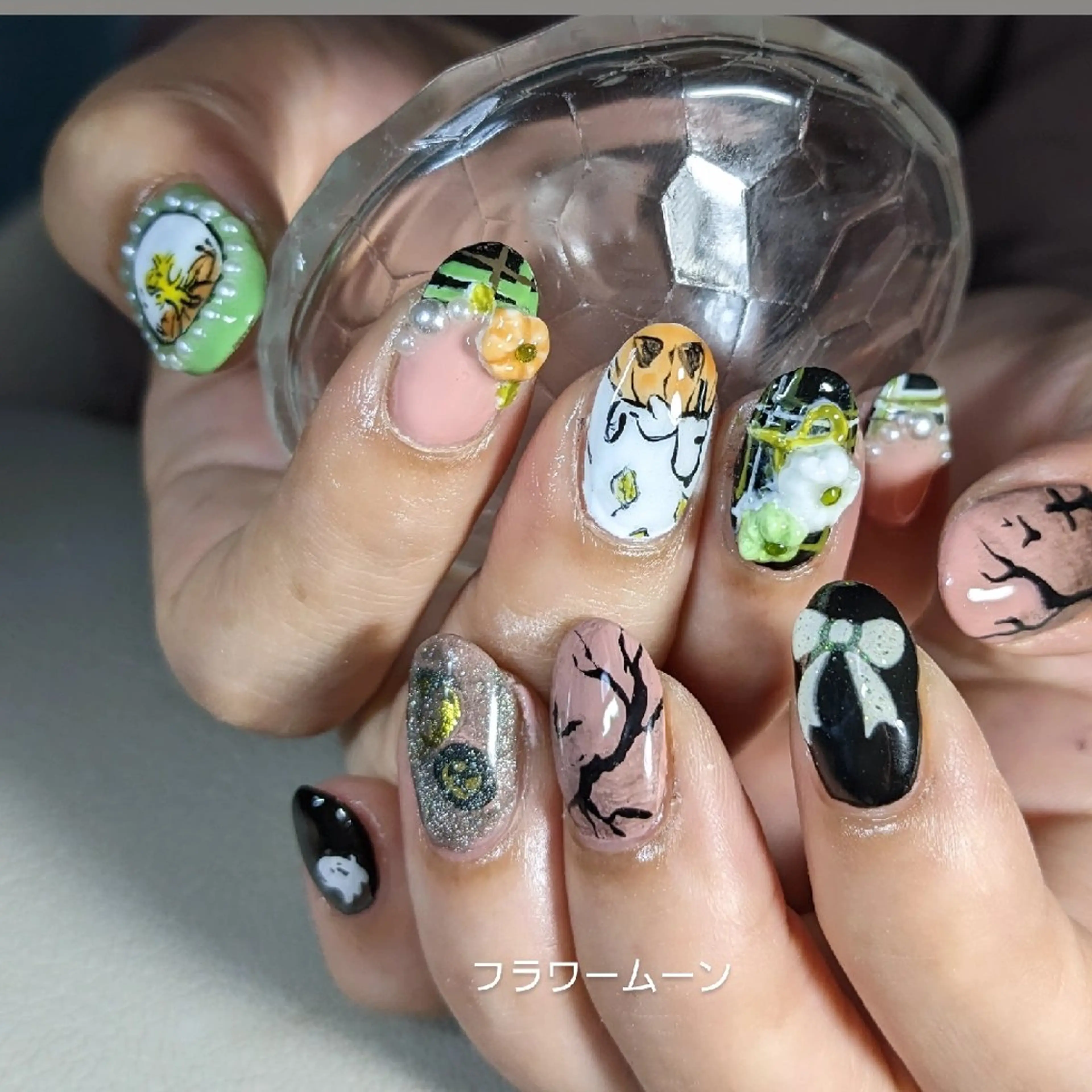 ネイル アートネイル ハンドネイル ハンドケア フラワー ムーンのネイルデザイン