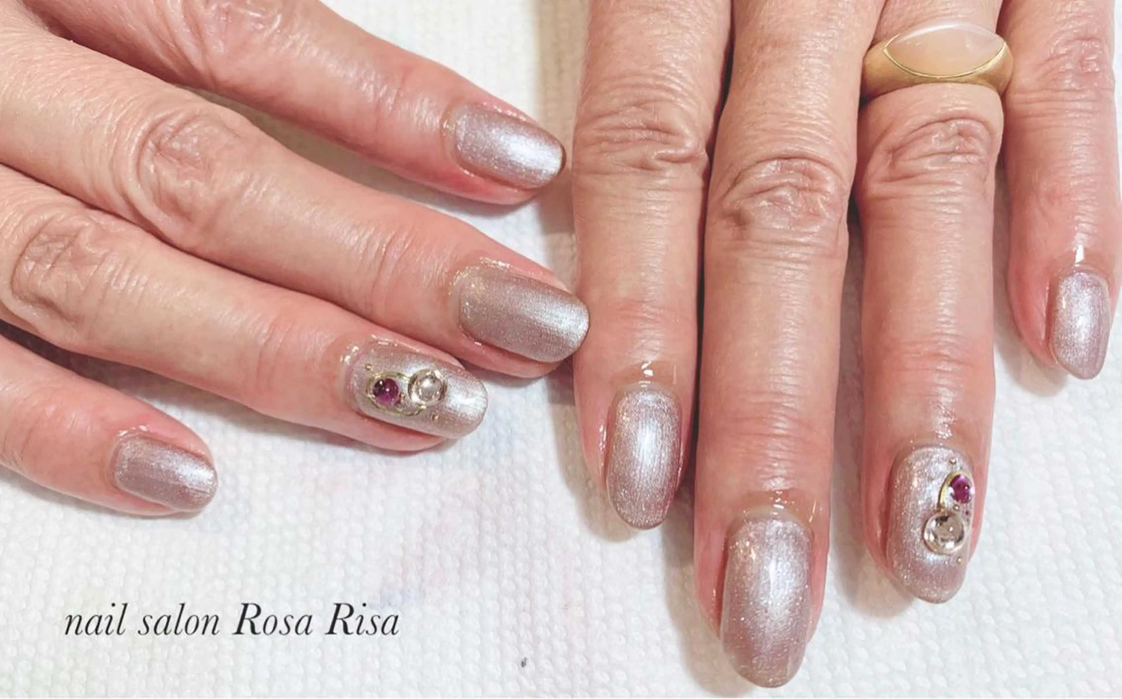 ミディアム ネイル ネイルスタジオ シェイクユアハンズのネイルデザイン