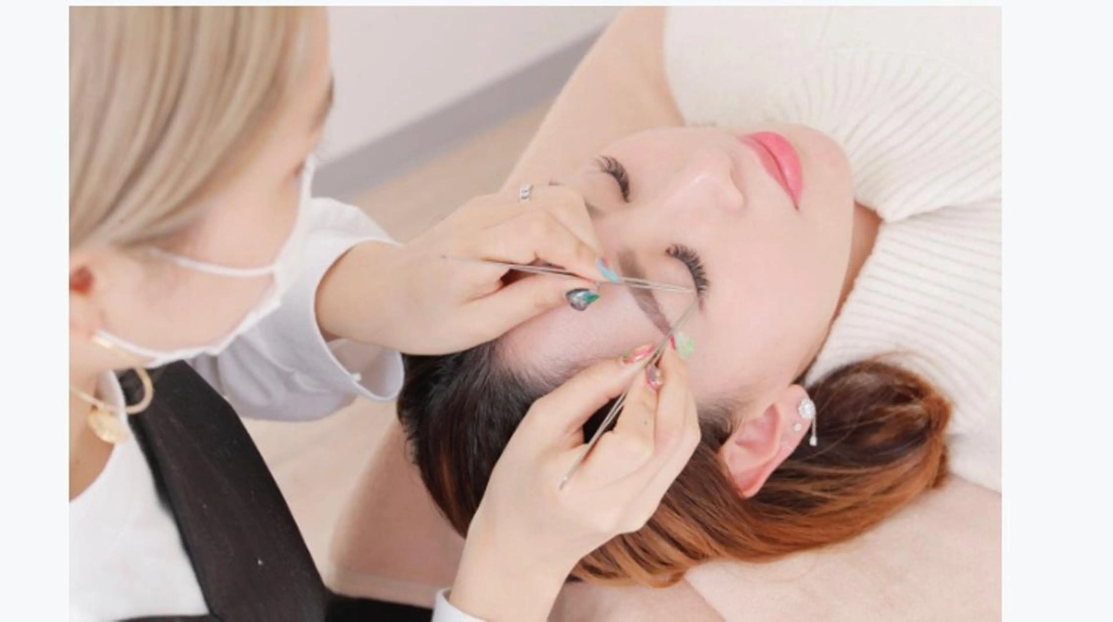 🧸【minimo限定】オフ込！話題LEDフラットラッシュ🌟１００本\5900円❣️ブラウンフラットの場合＋５００円の写真