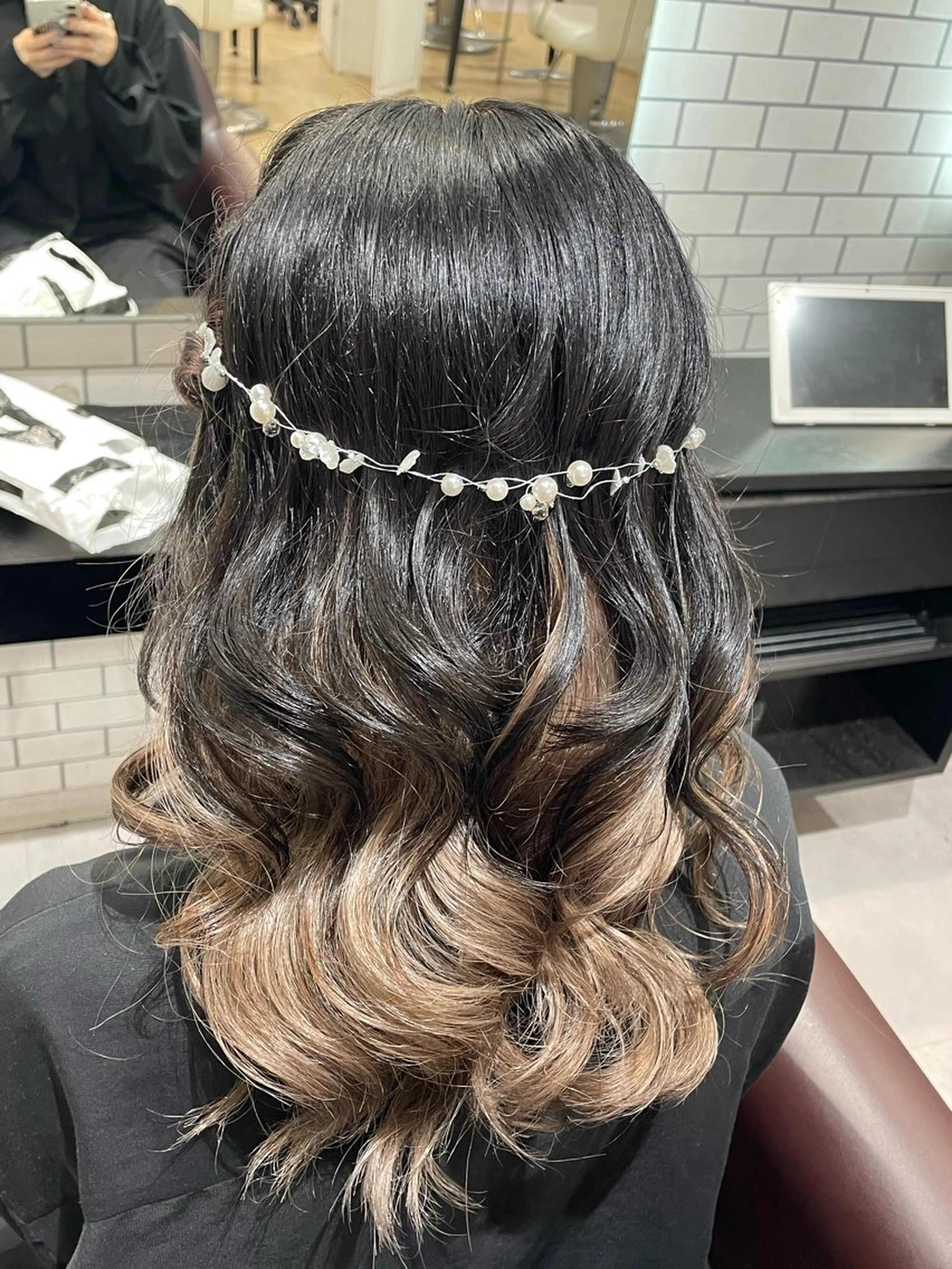 セミロング 👑艶髪/カラー/ アレンジ/特化👑のヘアスタイル