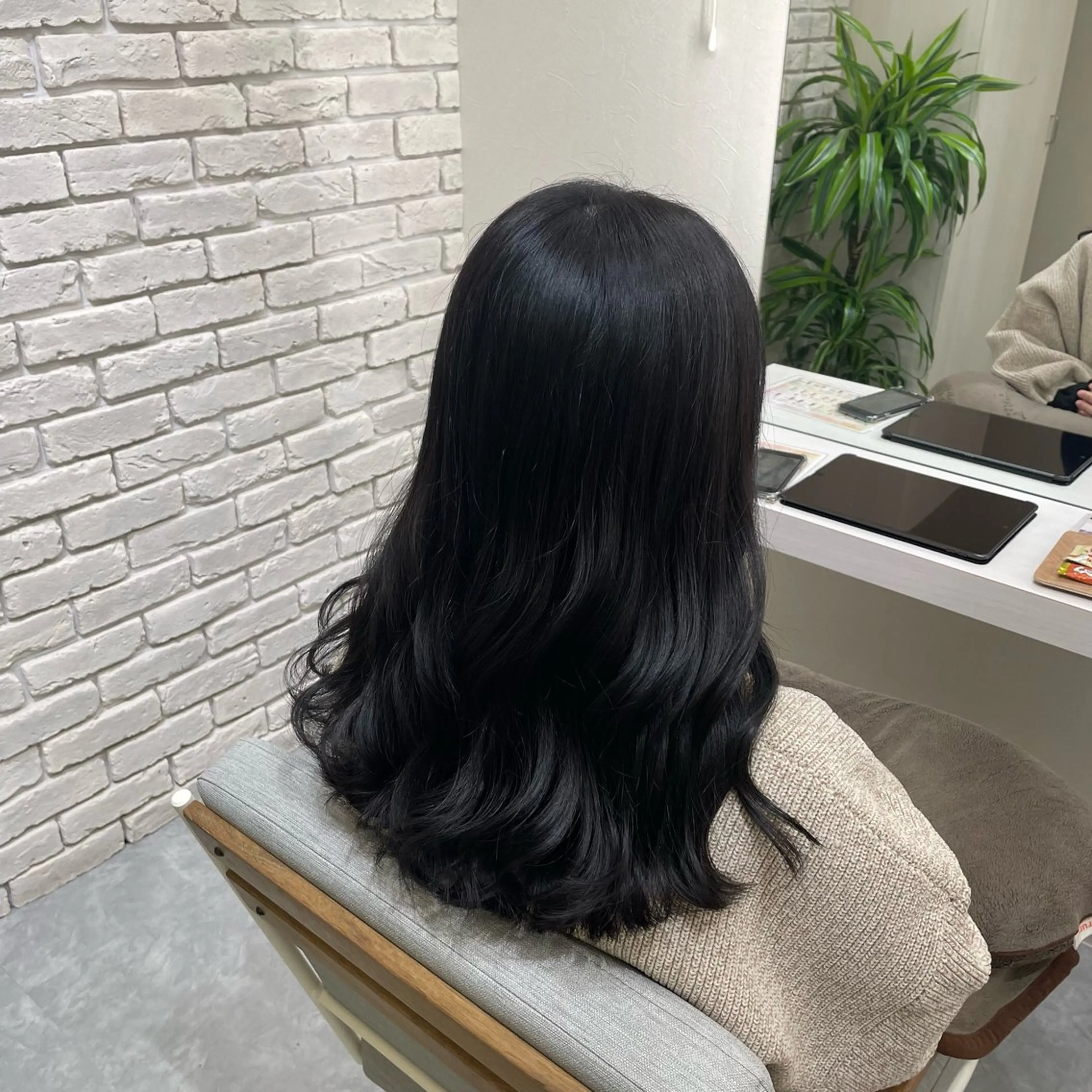 セミロング カラー 黒髪 ブルーカラー ブルーブラック 透明感カラー トリートメント カット ヘアカラー トリートメント 髪質改善&ヘアケア /菊池琉那のヘアスタイル