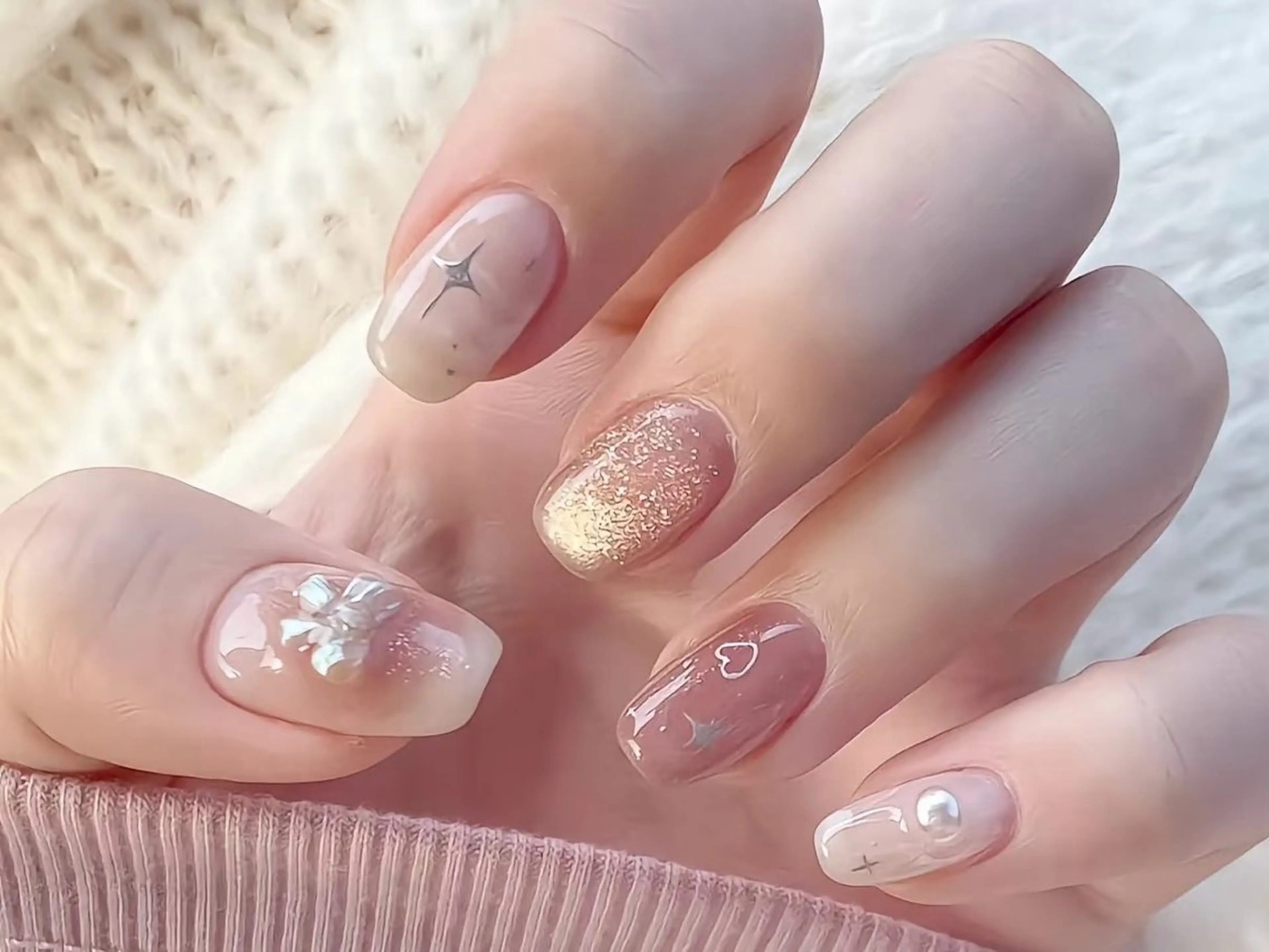 ネイル アートネイル ゴールド ピンク リボン ハンドネイル ハンドケア DarkHoney 池袋店のネイルデザイン