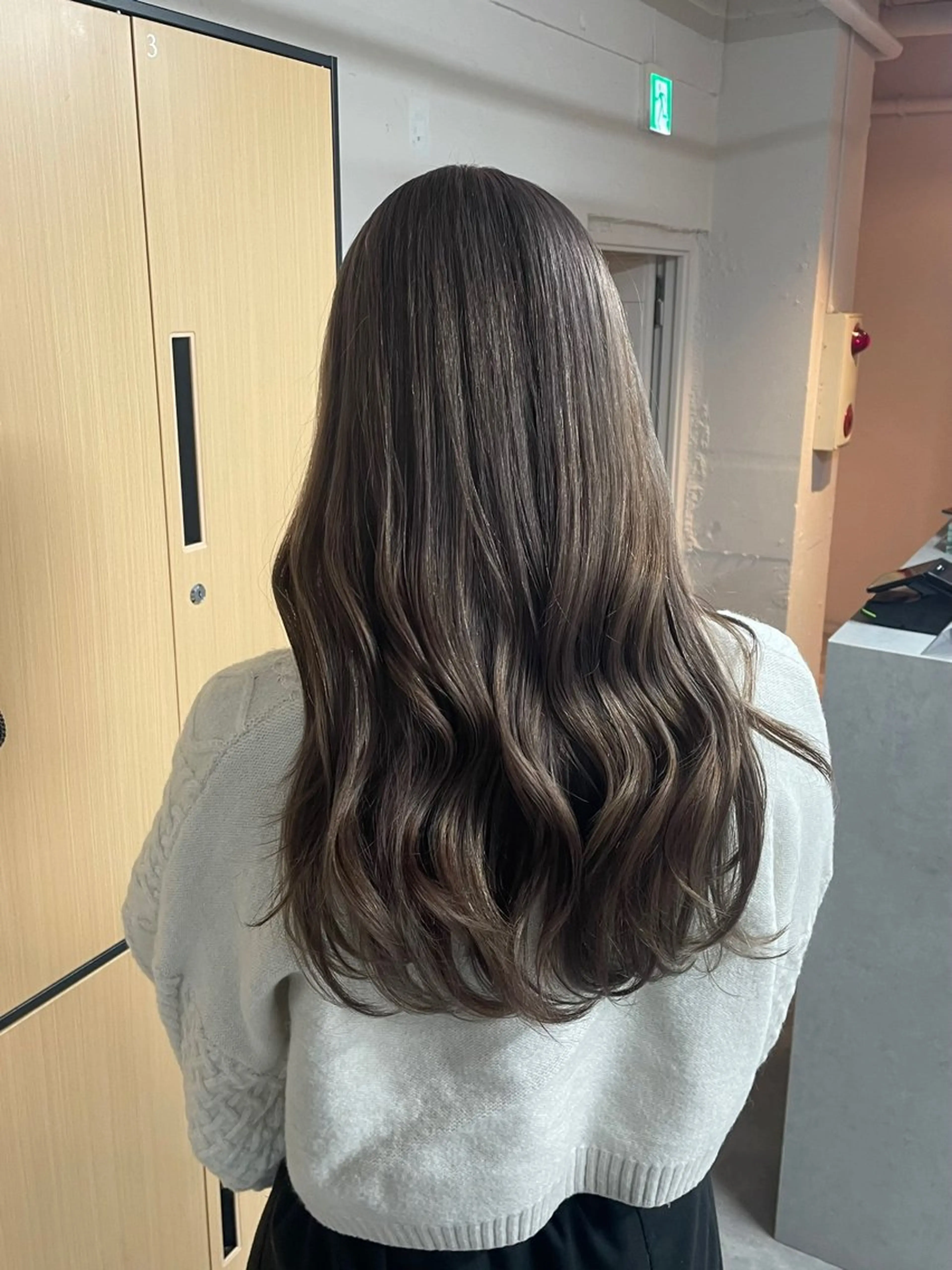 セミロング ヘアカラー tokute 中野真咲🐺のヘアスタイル