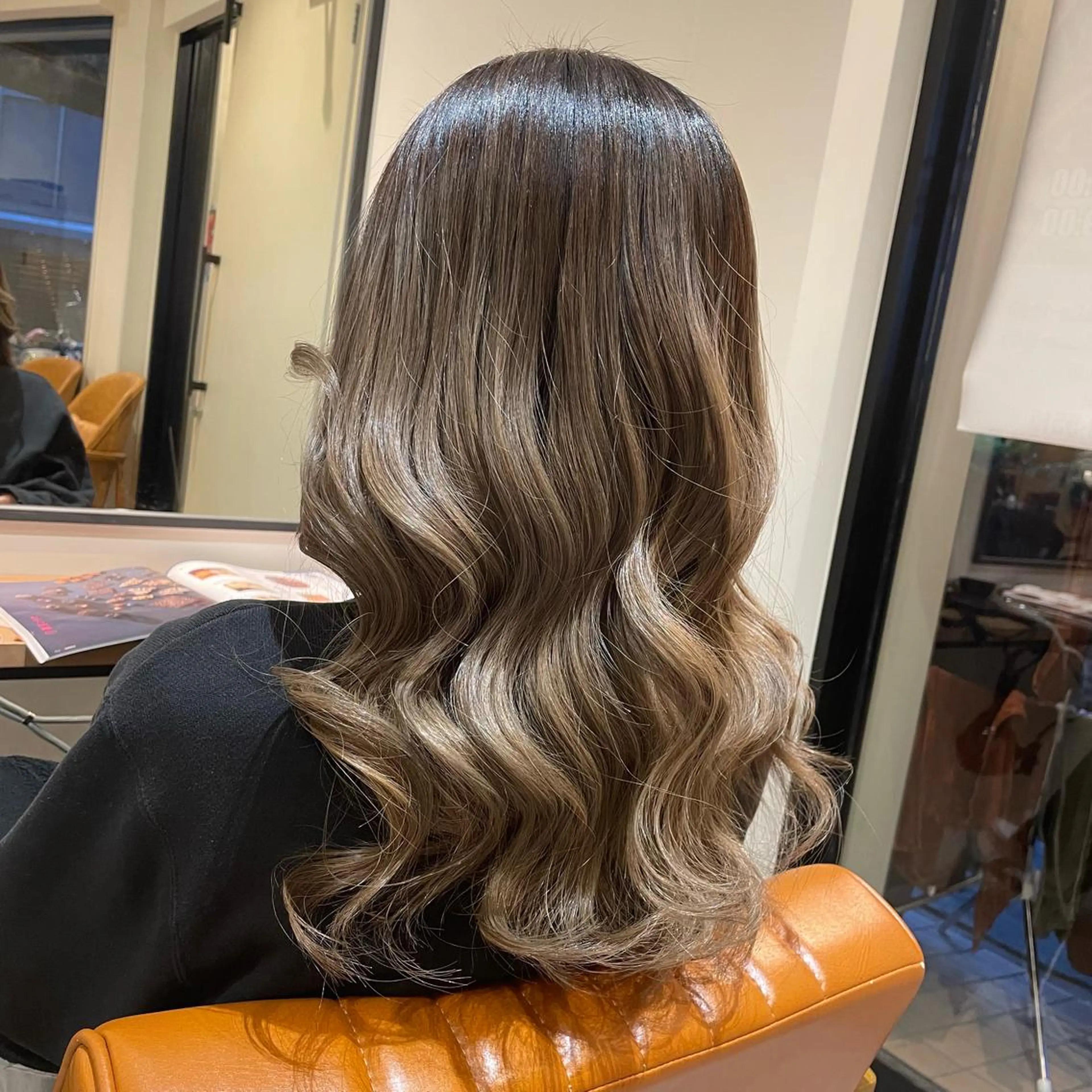 ロング ヘアカラー 中田 サヤカのヘアスタイル