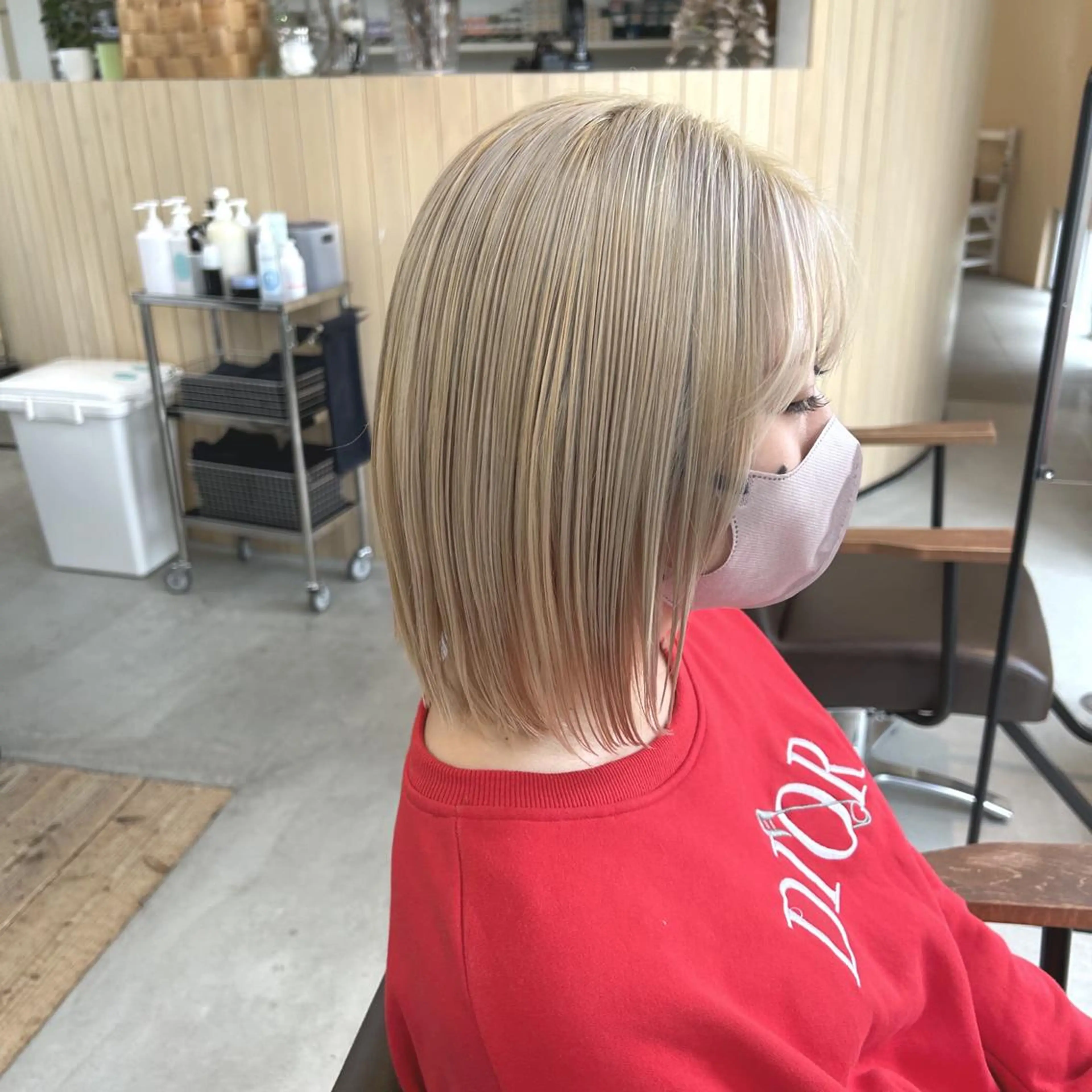 ミディアム カット ヘアカラー 綿貫 美雪のヘアスタイル