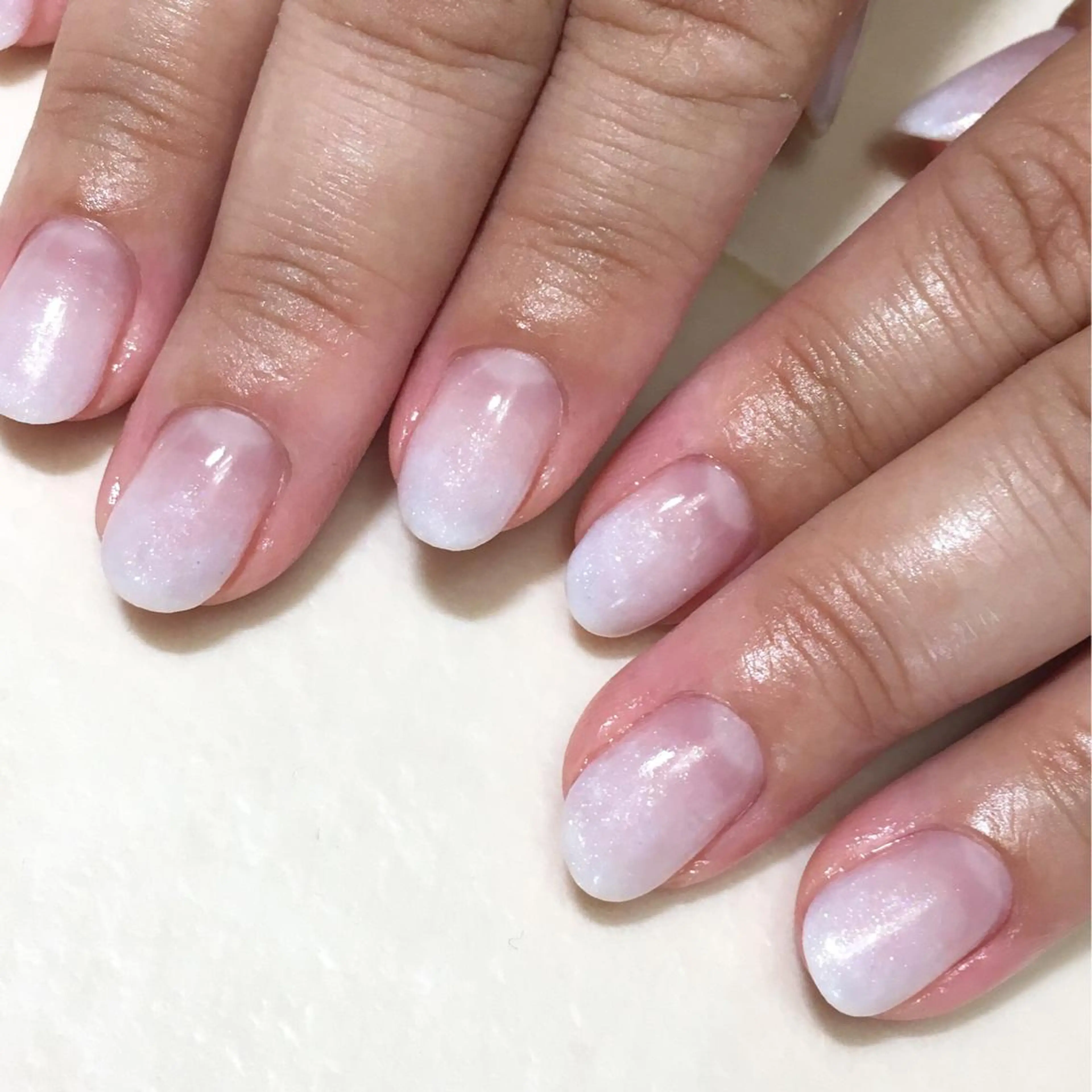 ネイル グラデーション ホワイト nailsalon Radditのネイルデザイン