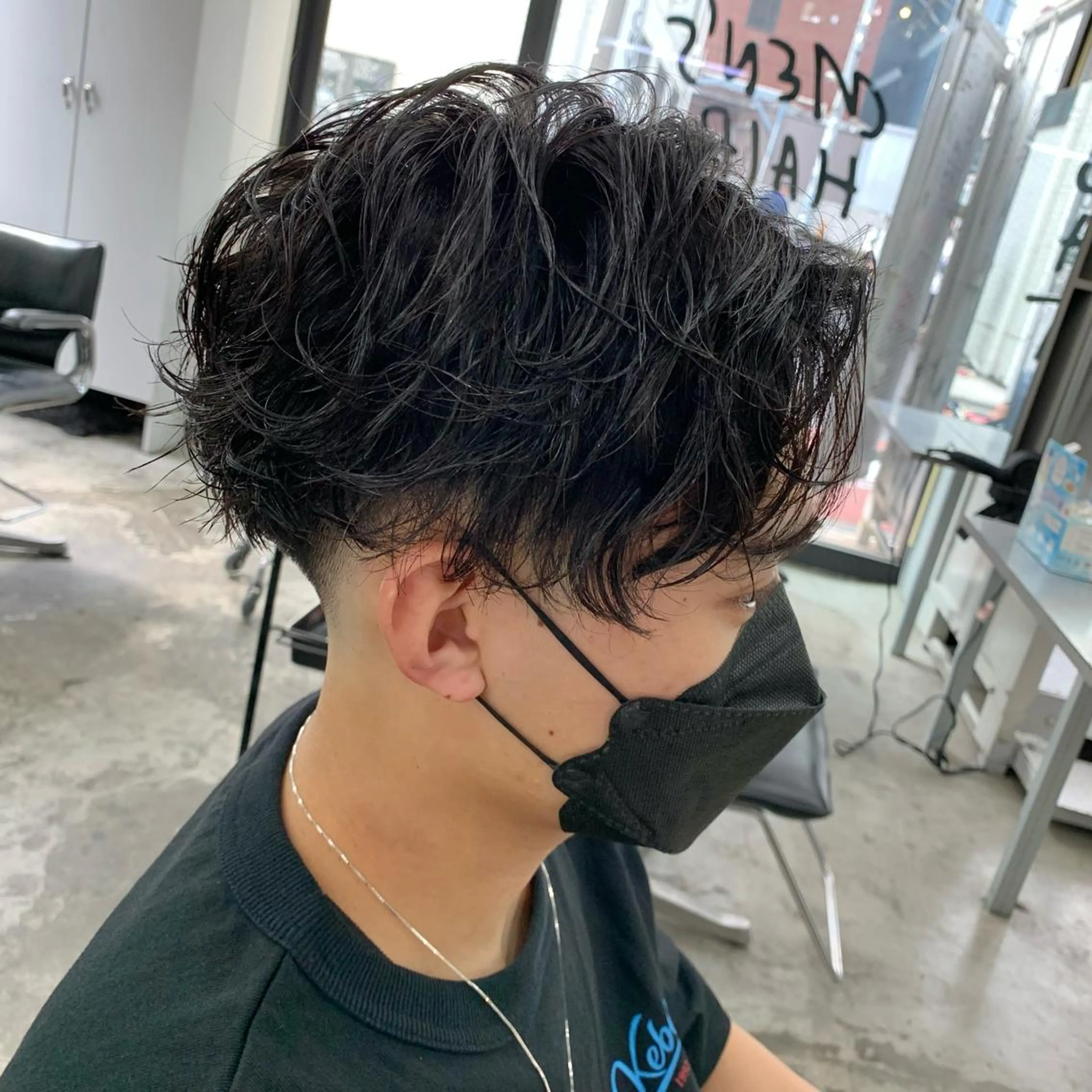 ショート パーマ メンズ センターパート フェードカット カット パーマ メンズ特化美容師/ 藤戸 椋のヘアスタイル