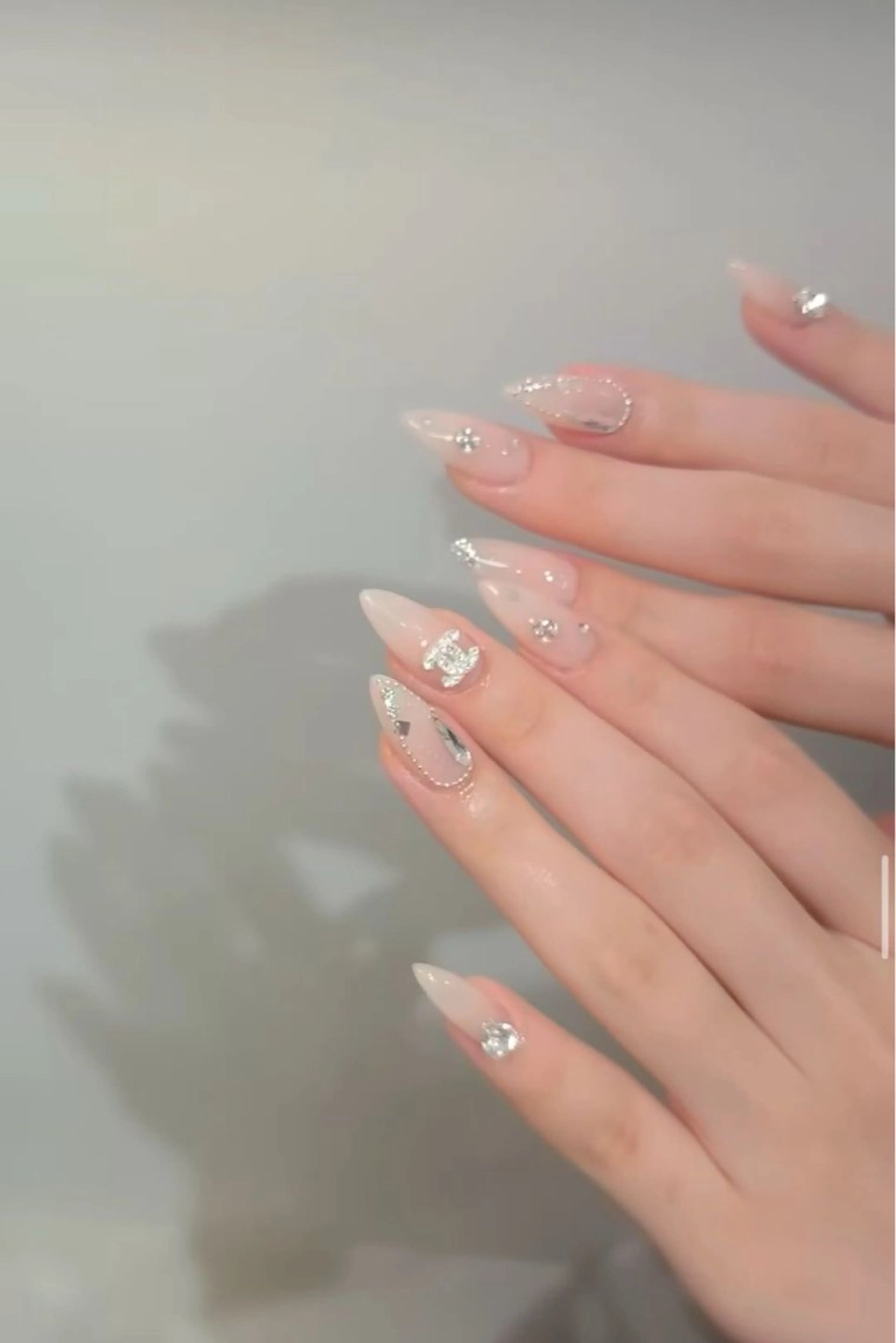 カラー グラデーションカラー ピンクカラー ハンドネイル AIN Nailのネイルデザイン