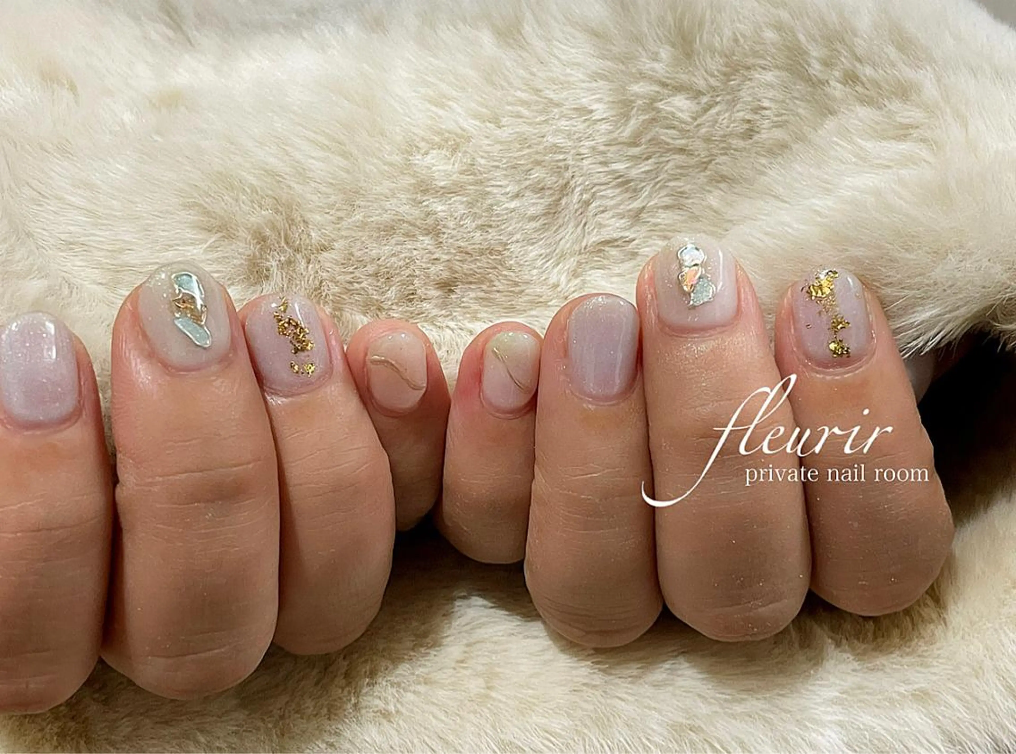 ネイル アートネイル ゴールド ミラーネイル フルリール 【プライベートサロンのネイルデザイン