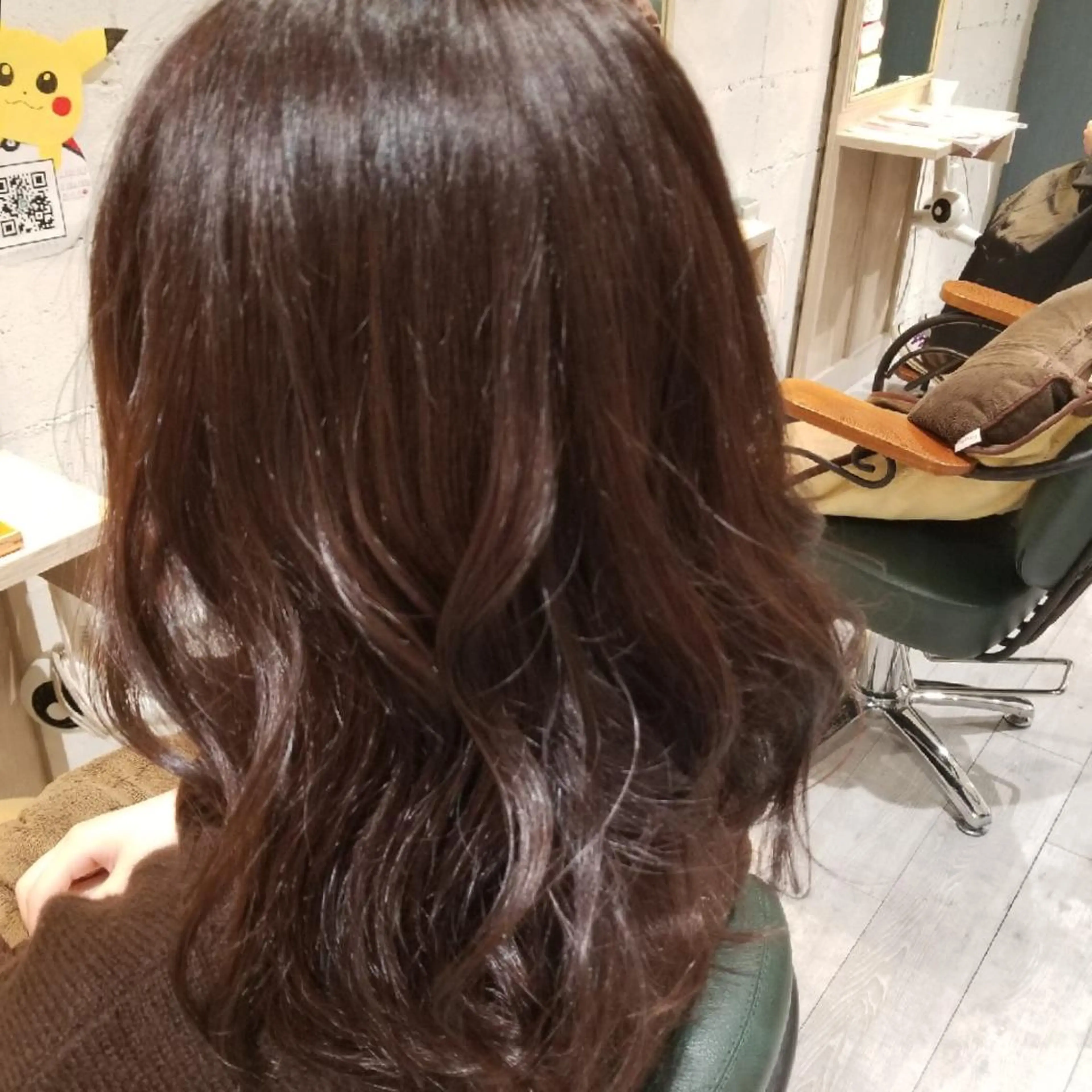 ミディアム アッシュ ヘアカラー SAKURA (サクラ)のヘアスタイル