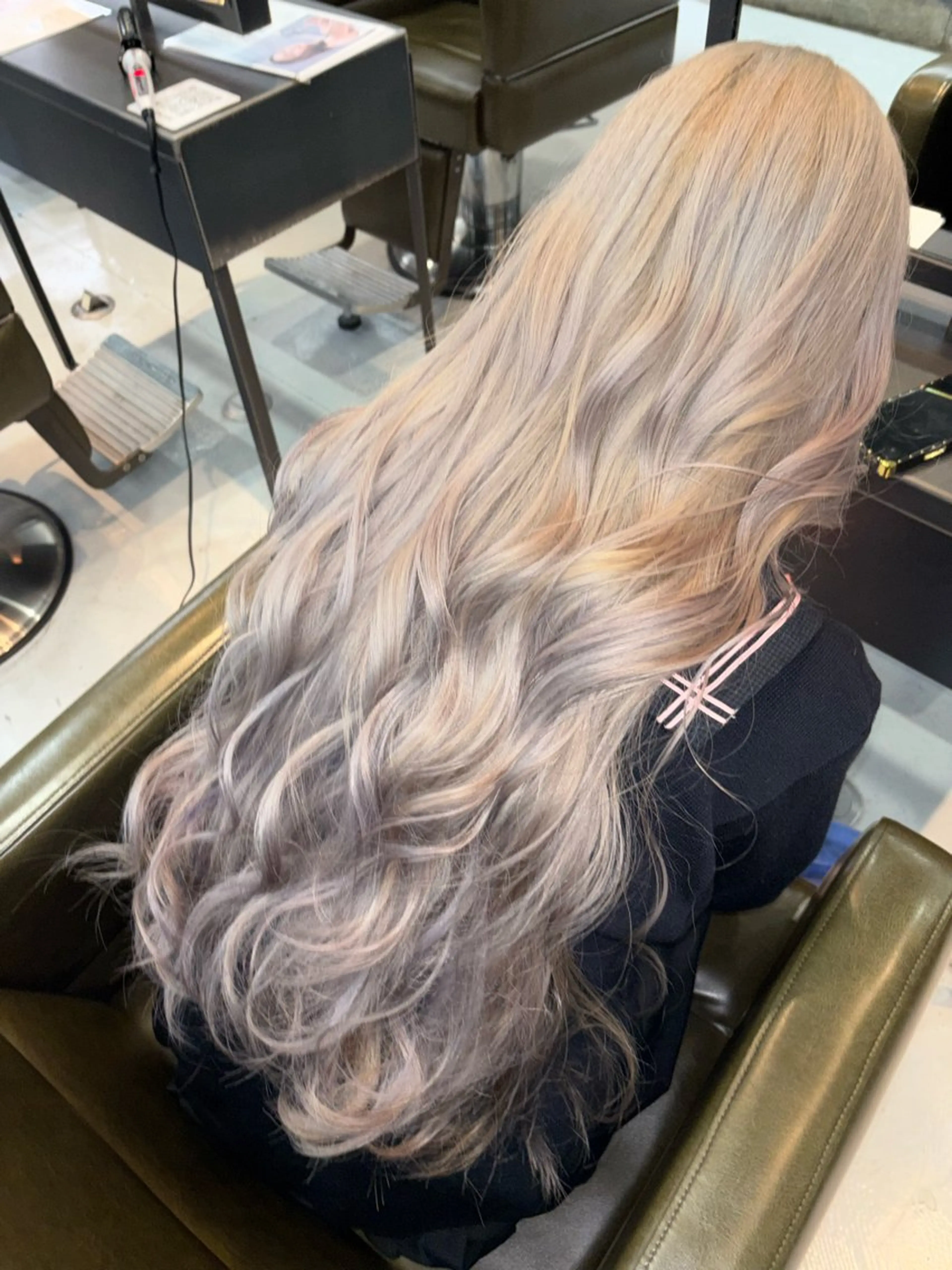 1 bleach + color + treatment  (シャンプー込)の写真