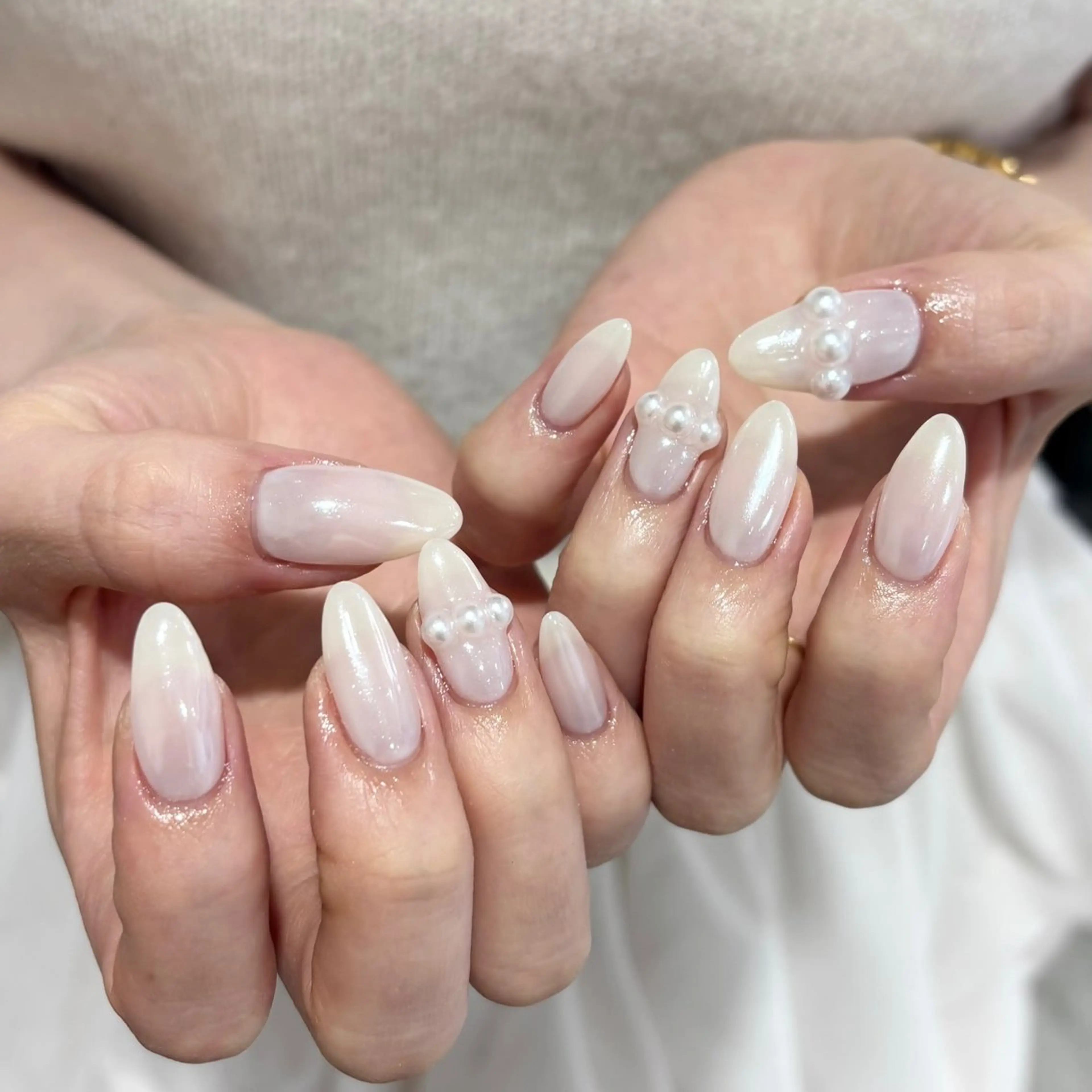 ネイル オーロラネイル 持ち込み ホワイト モデル様募集中♡ Kokomi🍮のネイルデザイン