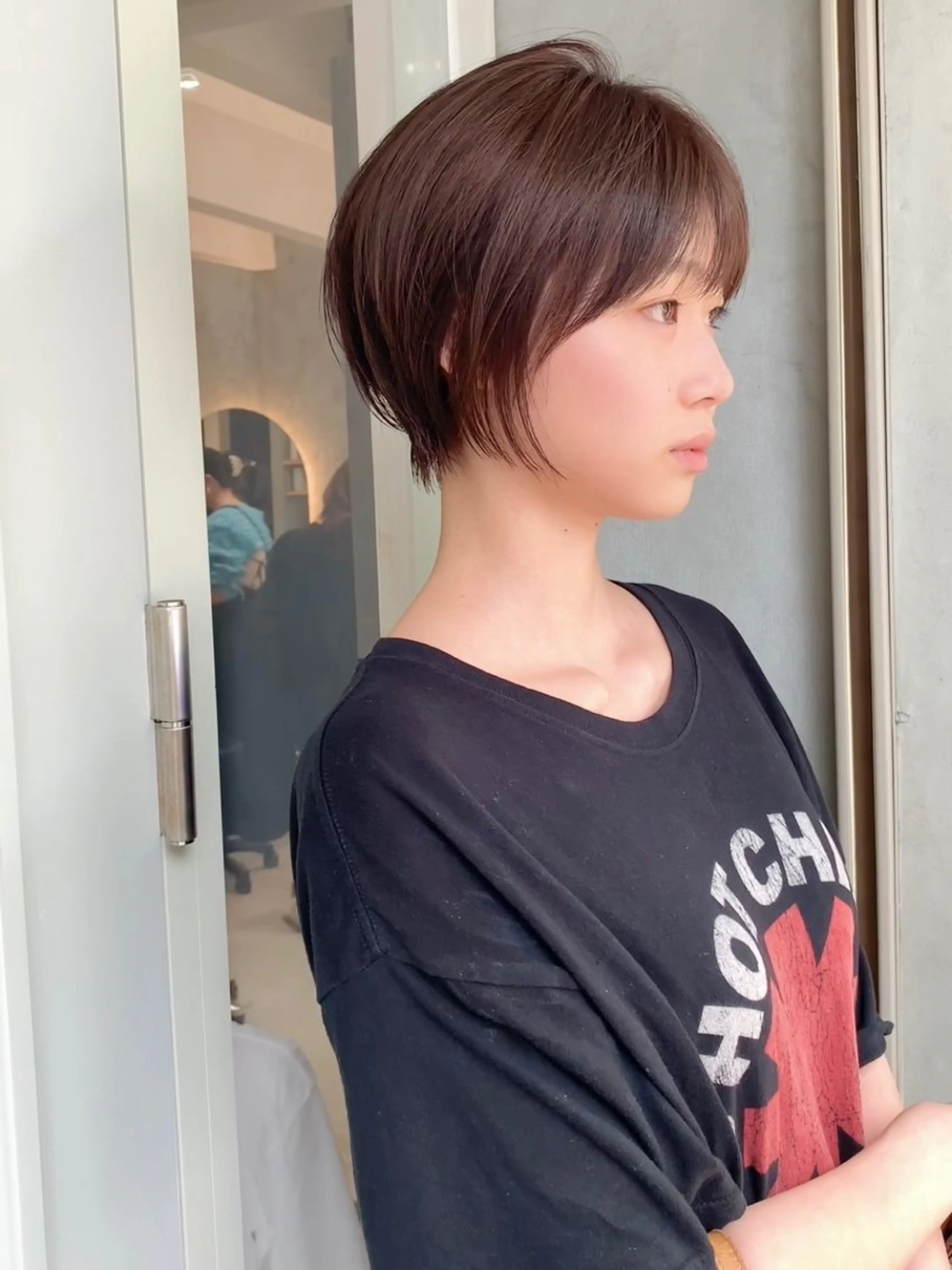 ショート カラー ベージュカラー ペールベージュ ショートヘア 小顔カット カット ヘアカラー ✨コテ巻き風パーマ ✨川合佑哉のヘアスタイル