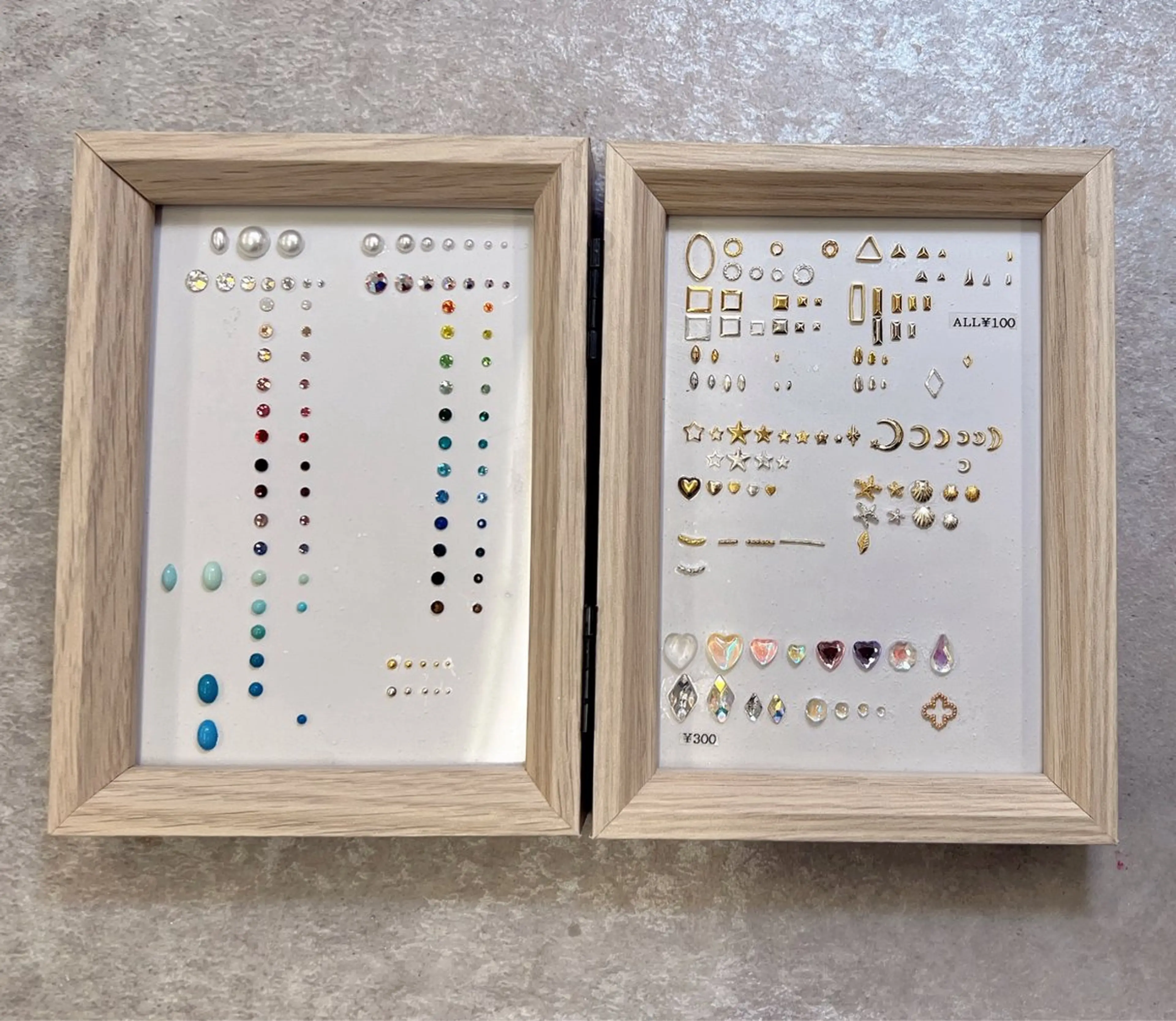 ネイル ストーンネイル Saki .のネイルデザイン