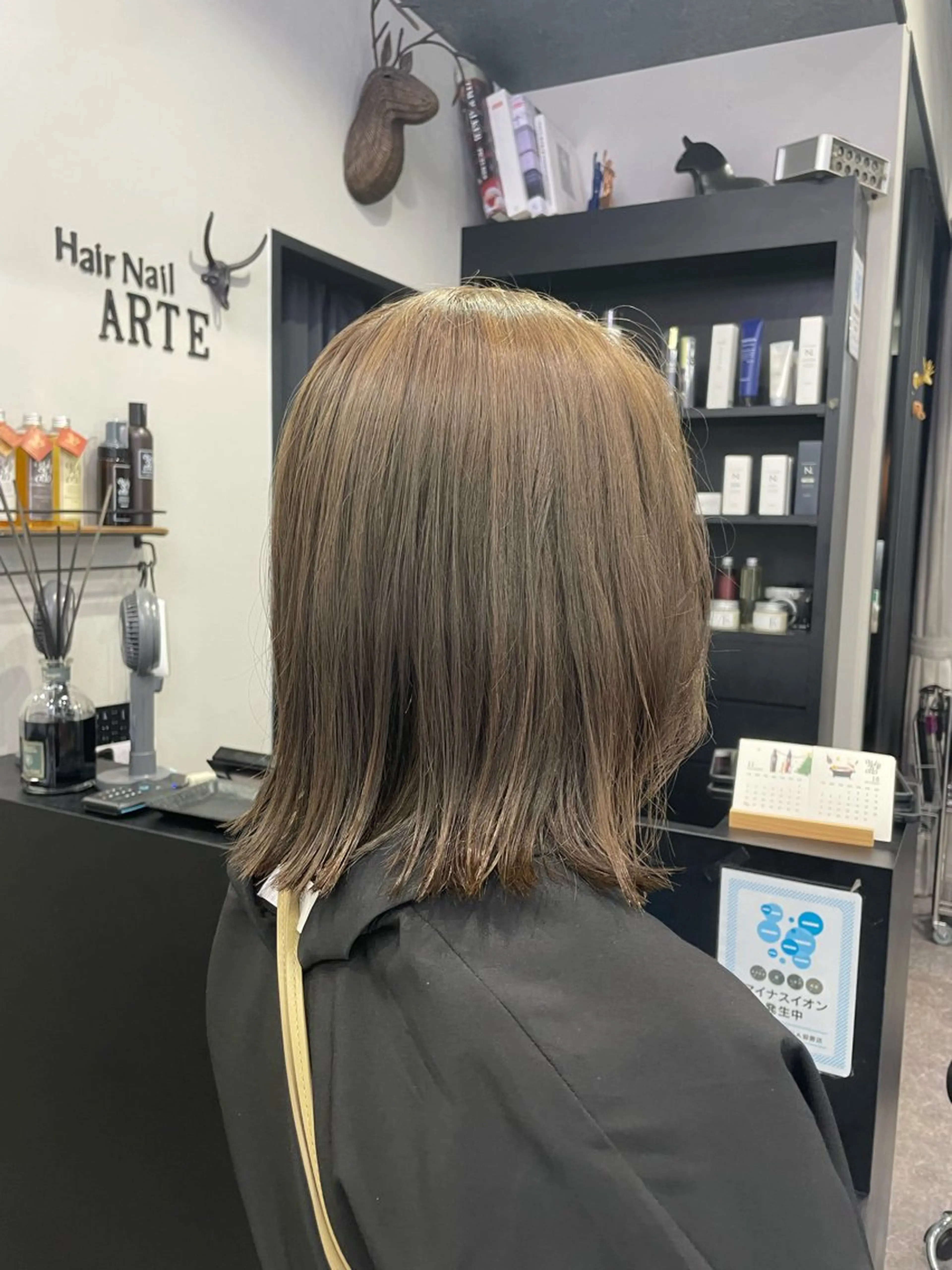 セミロング カット 友滝 真菜美のヘアスタイル