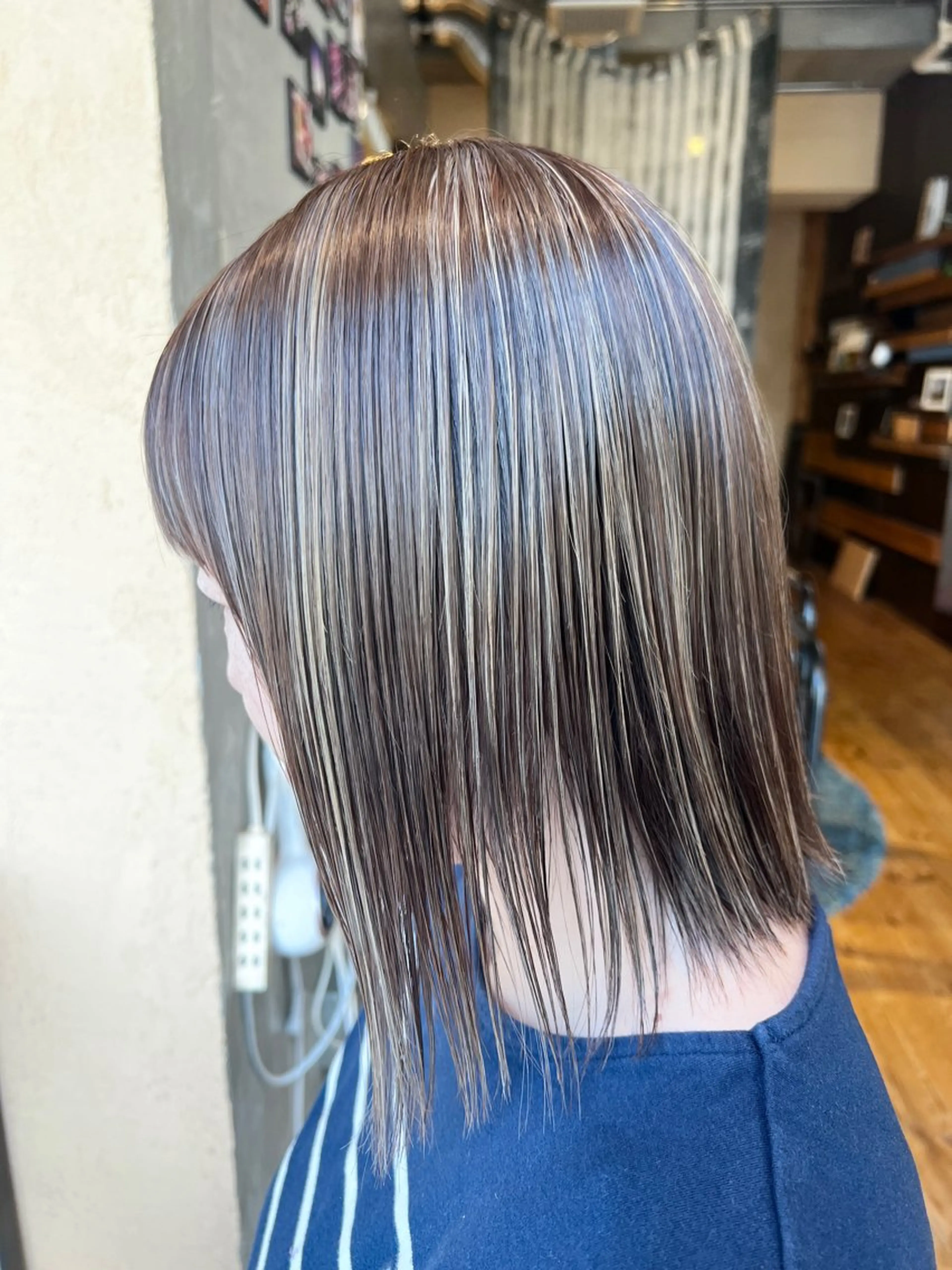 ミディアム ショートボブ ボブ 天使の羽バング・フェザーバング ハイライト オン眉 カット ヘアカラー 両国駅徒歩1分⭐️ アイロン仕上げのヘアスタイル