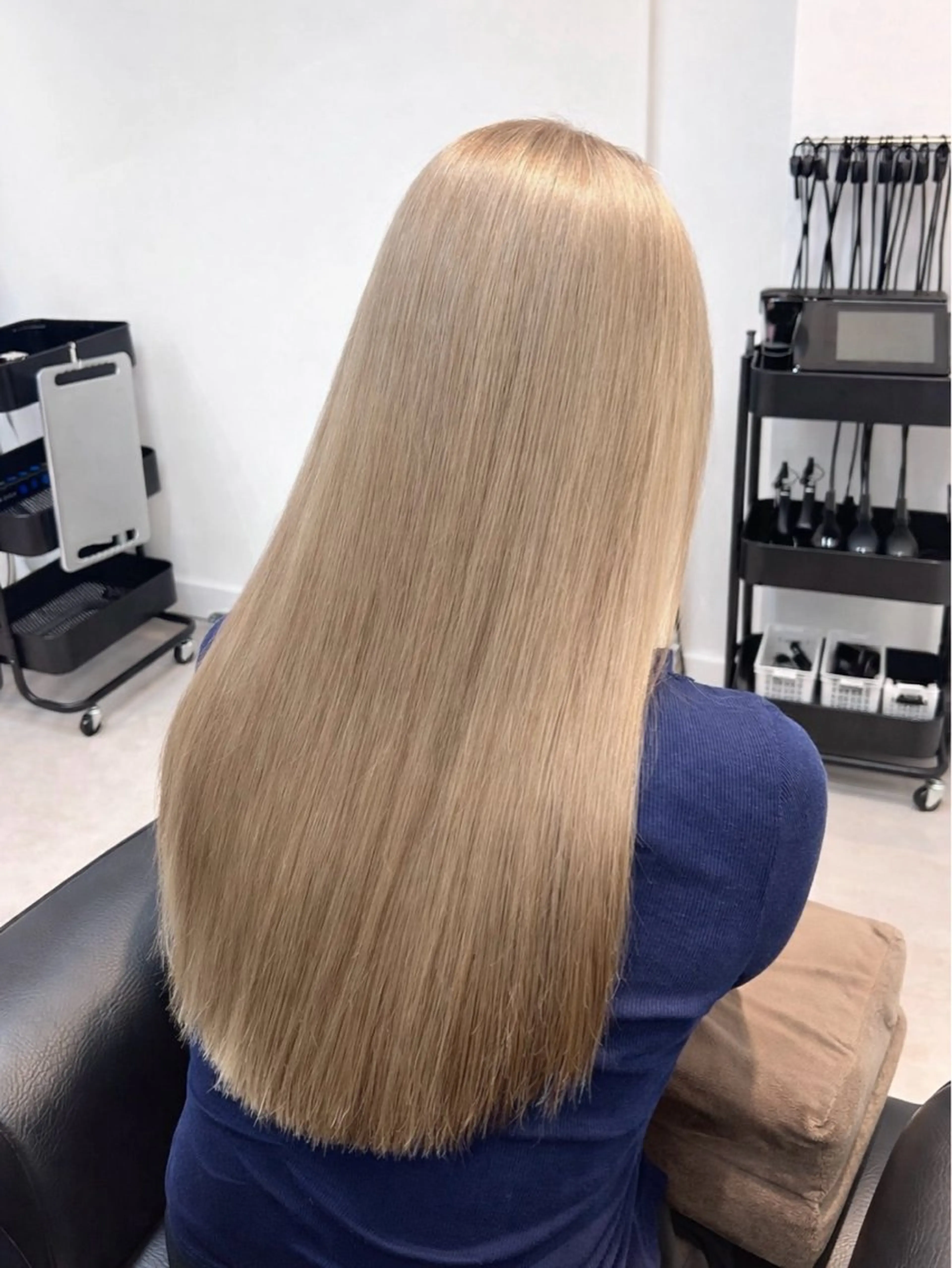 セミロング カラー ブリーチ 髪質改善 カット ヘアカラー トリートメント 艶カラー/レイヤー/ ハイトーン/まなみのヘアスタイル