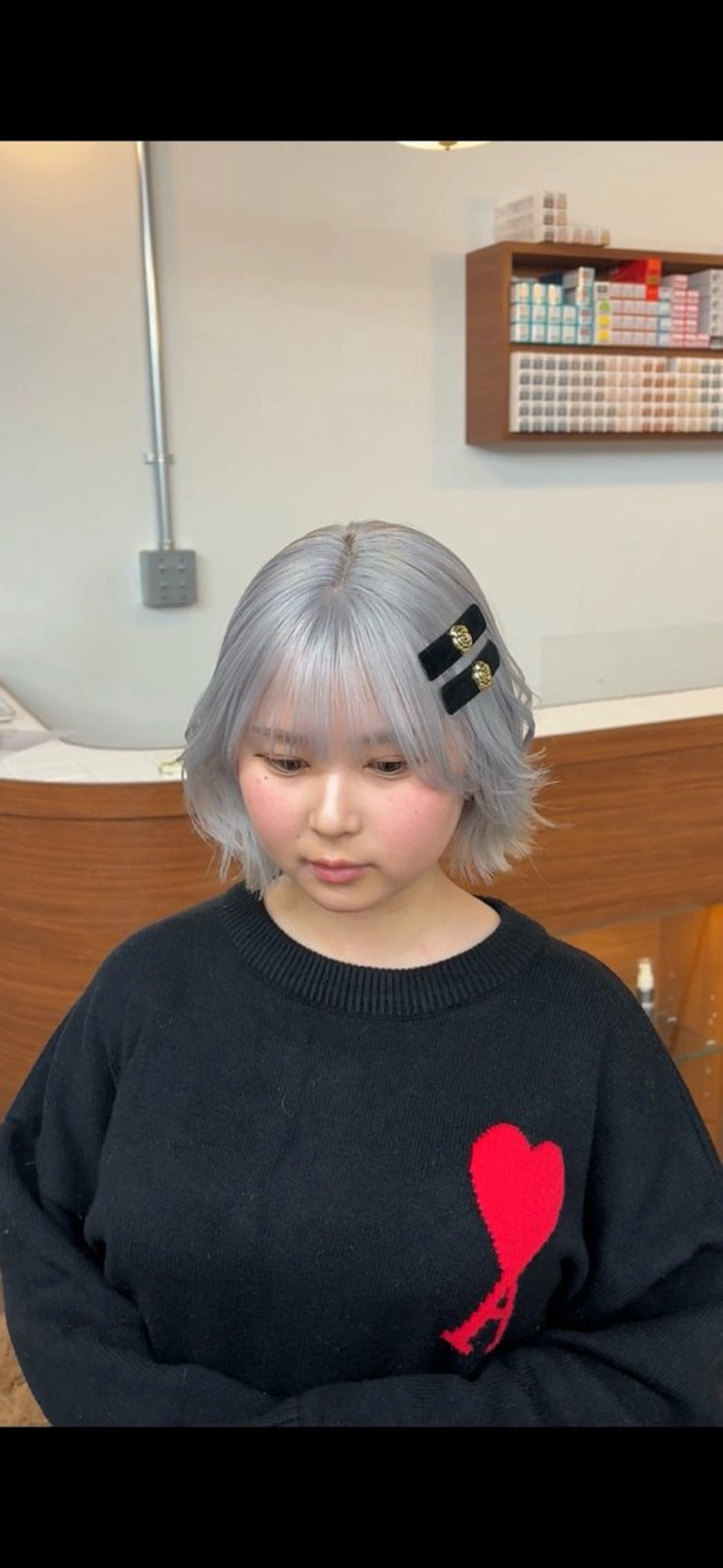 ミディアム カラー アッシュ ブリーチ シルバー シルバーアッシュ ヘアカラー 🐰aina/ ミルクティー/ピンクのヘアスタイル