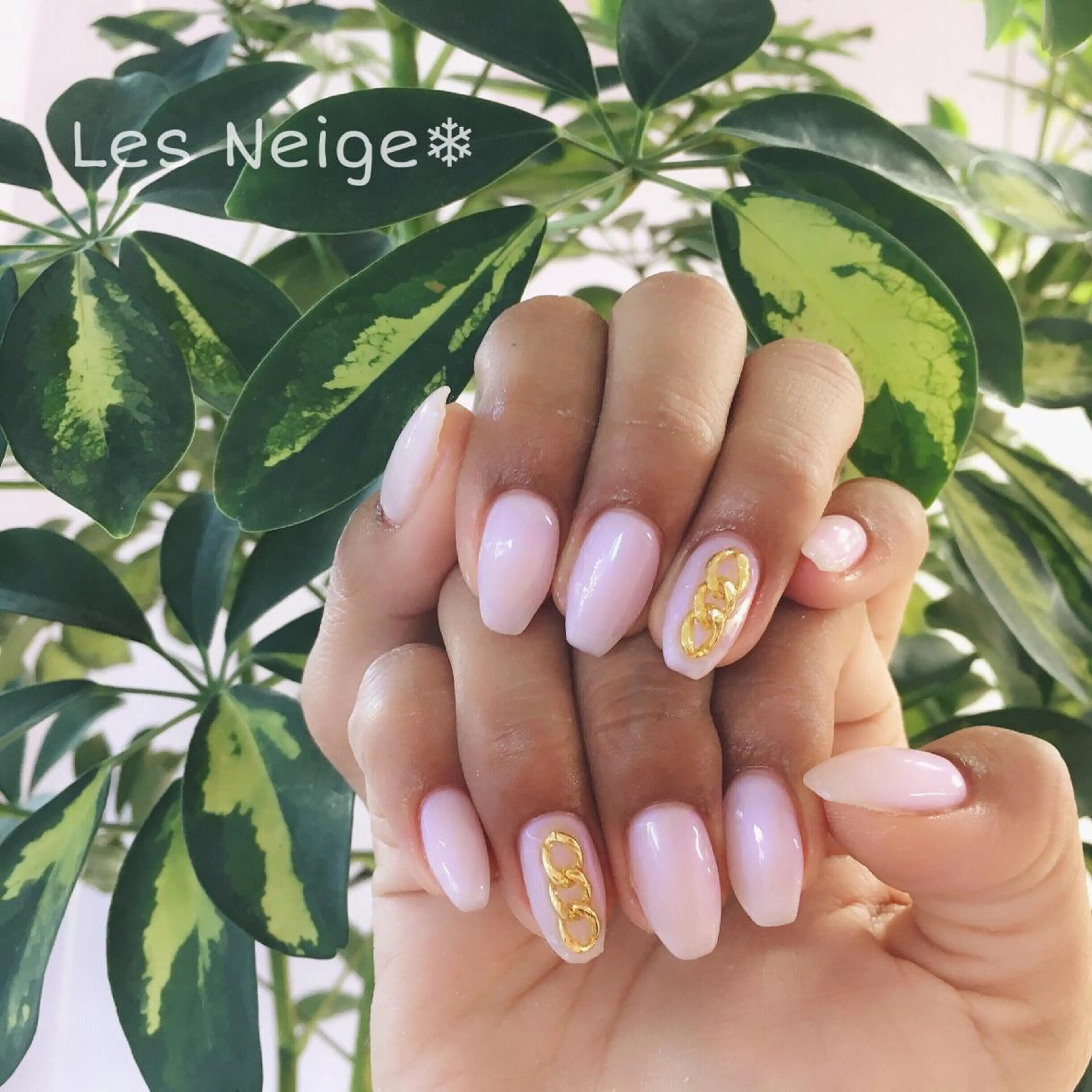 ネイル ワンカラーネイル ハンドネイル Les Neigeのマツエク・マツパデザイン