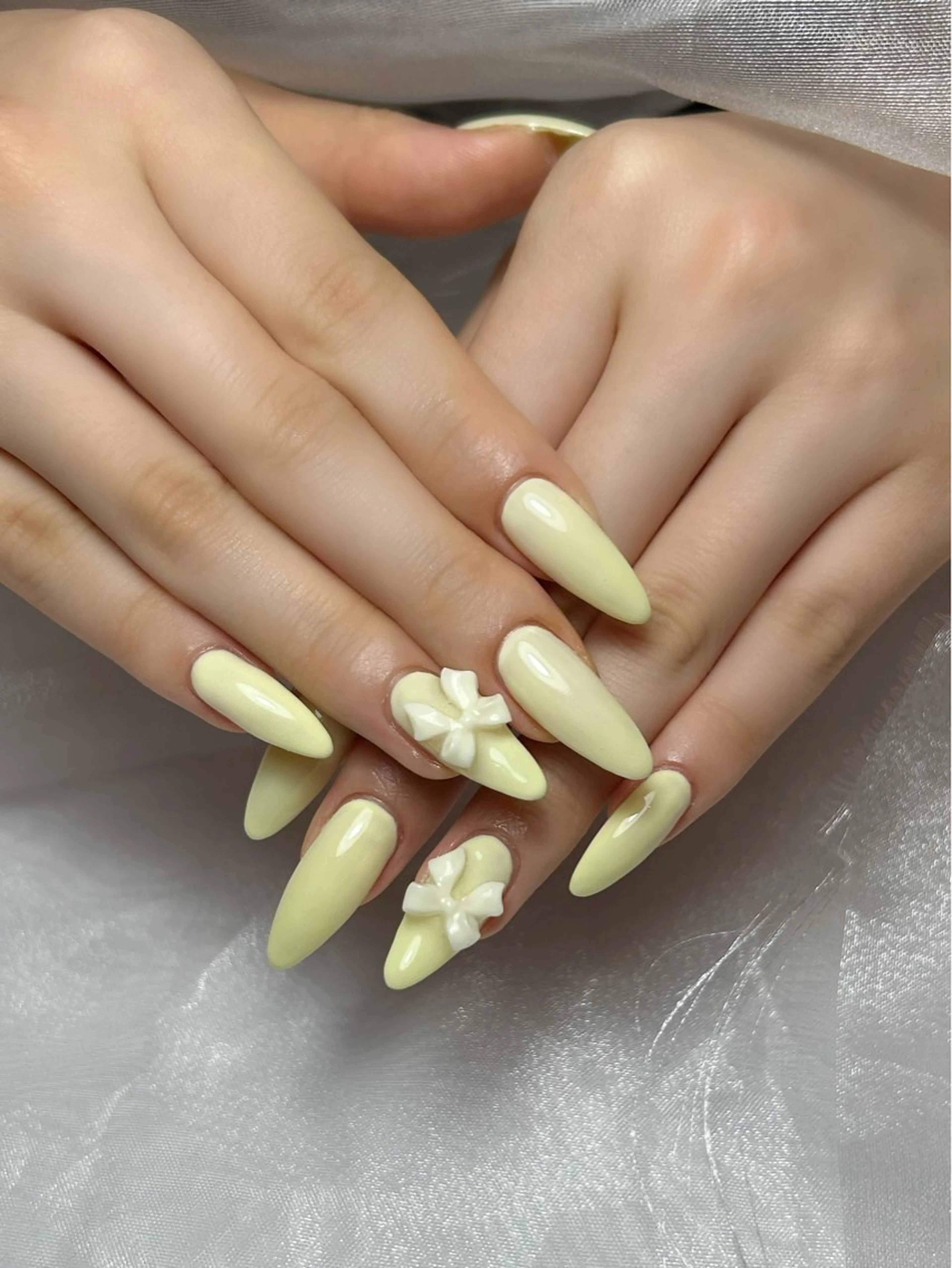 ネイル ワンカラーネイル 黄色 ハンドネイル 💅よしの ＠漆黒のネイルデザイン