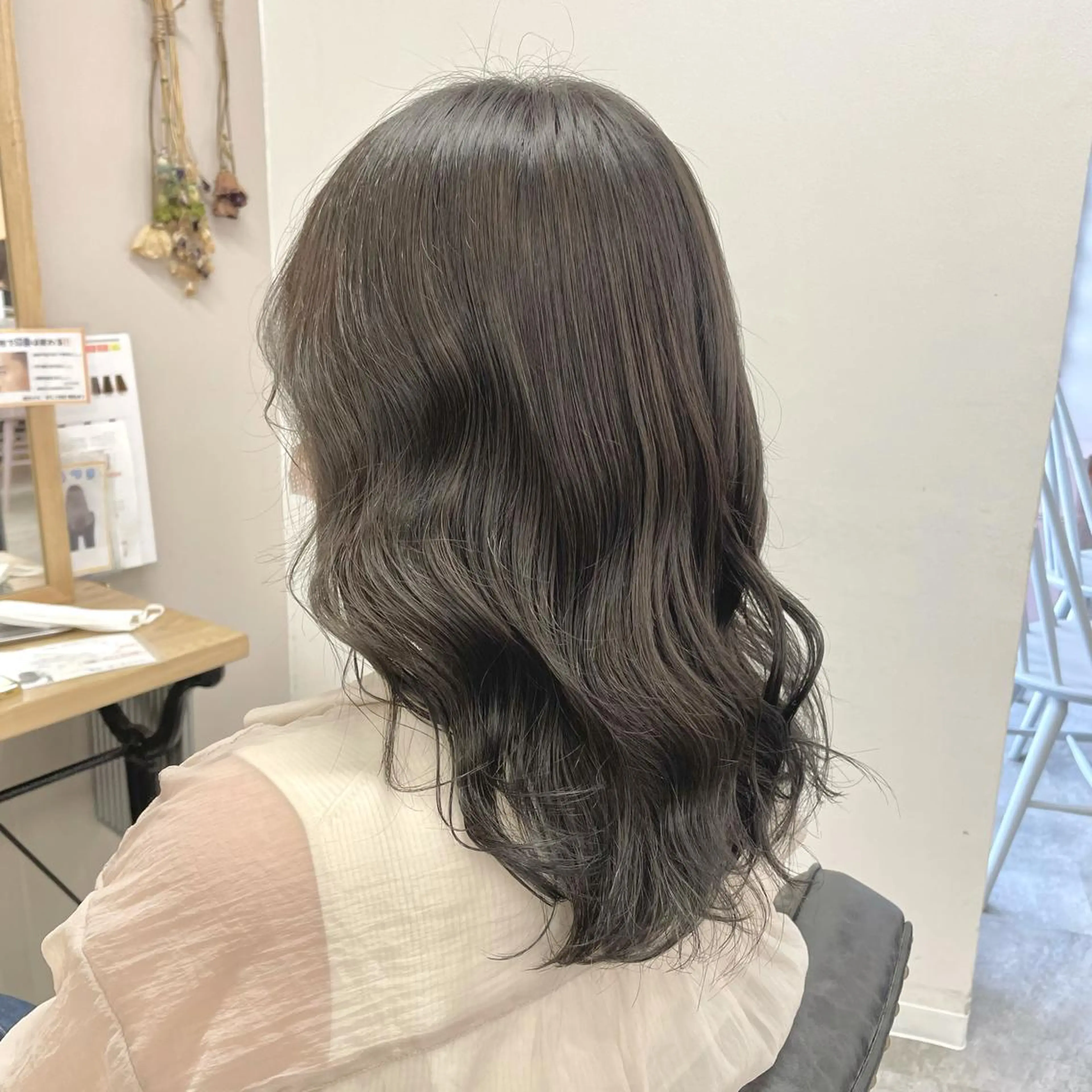 ミディアム カラー 肌に馴染む暗髪 梅田・増田のヘアスタイル