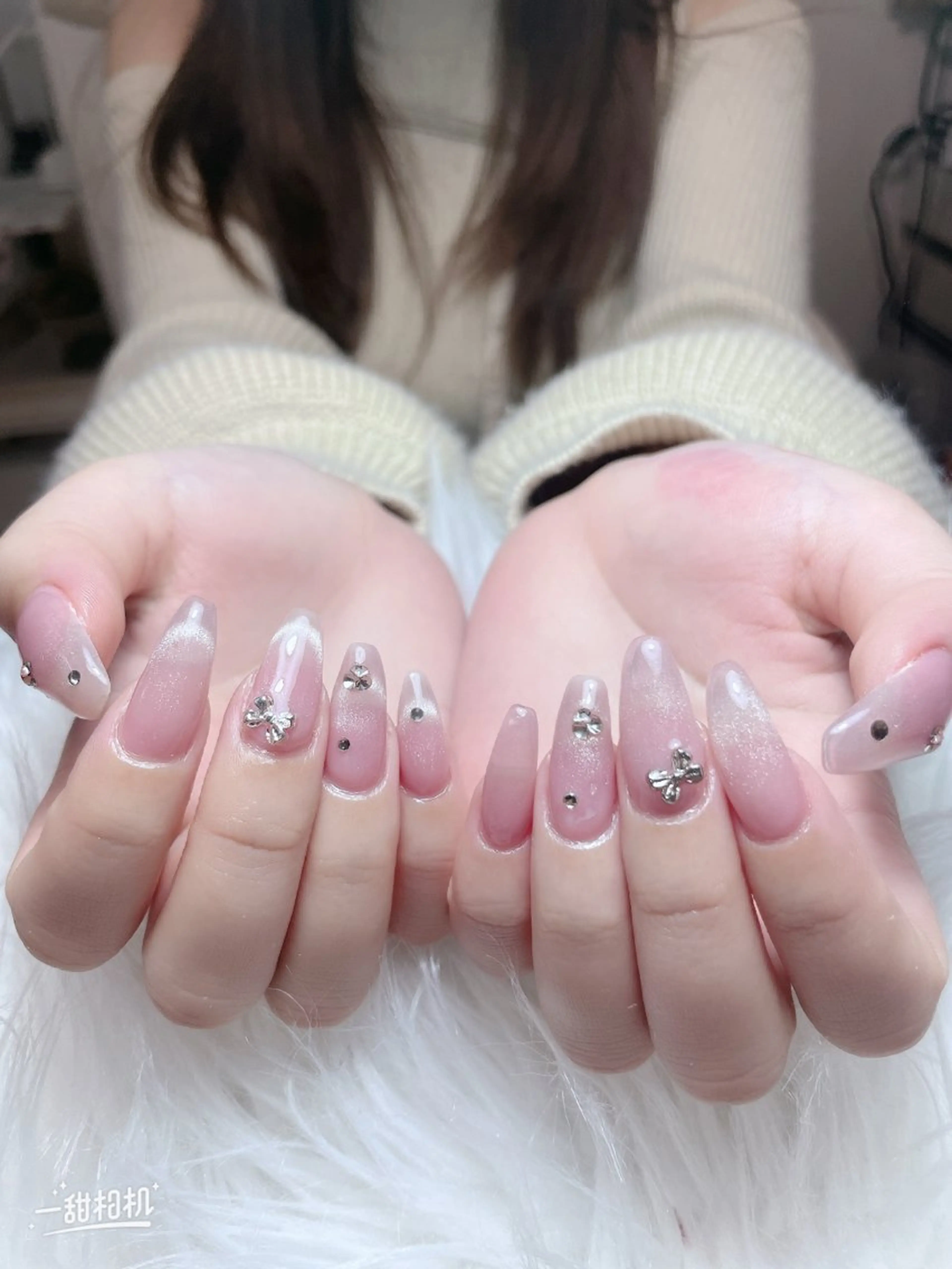 ネイル チークネイル 長さ出し フレンチネイル キラキラネイル ラメ(グリッター) ハンドネイル viet phe所属・Vp ネイルのネイルデザイン