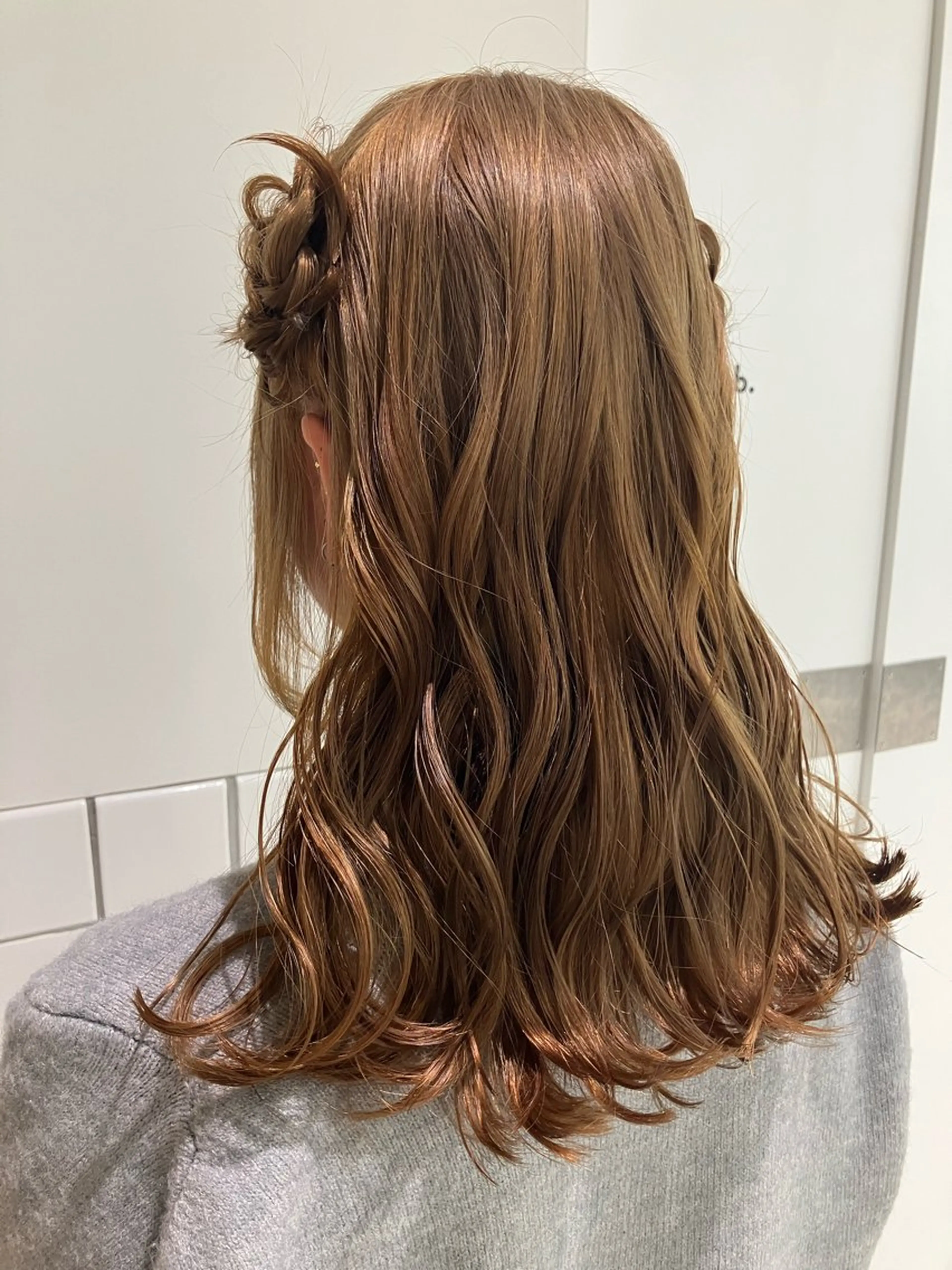 ロング カラー ベージュカラー ブリーチ ミルクティーベージュ 髪質改善/艶カラー 縮毛矯正/みほのヘアスタイル