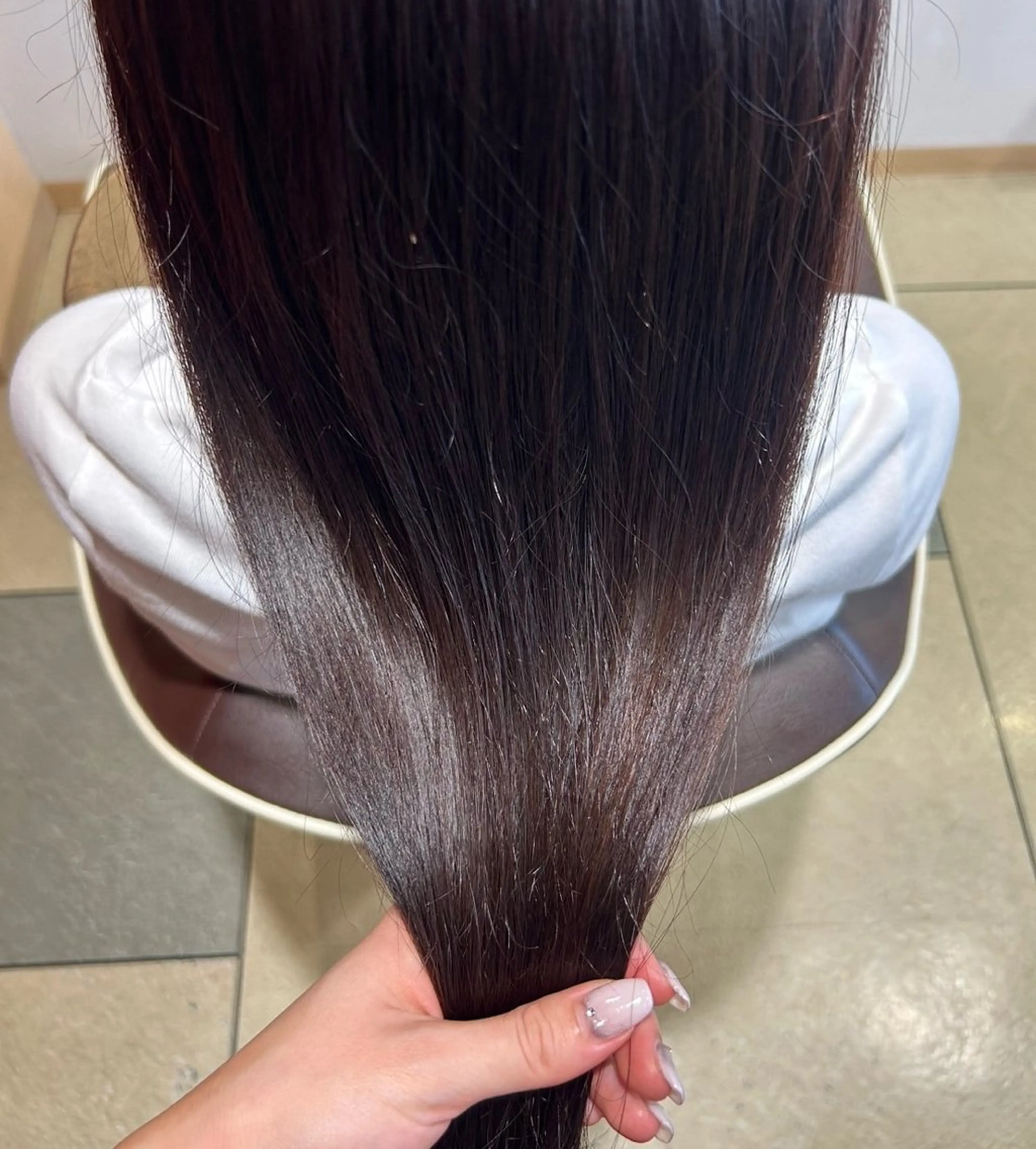 ロング カラー momb 折戸結菜のヘアスタイル