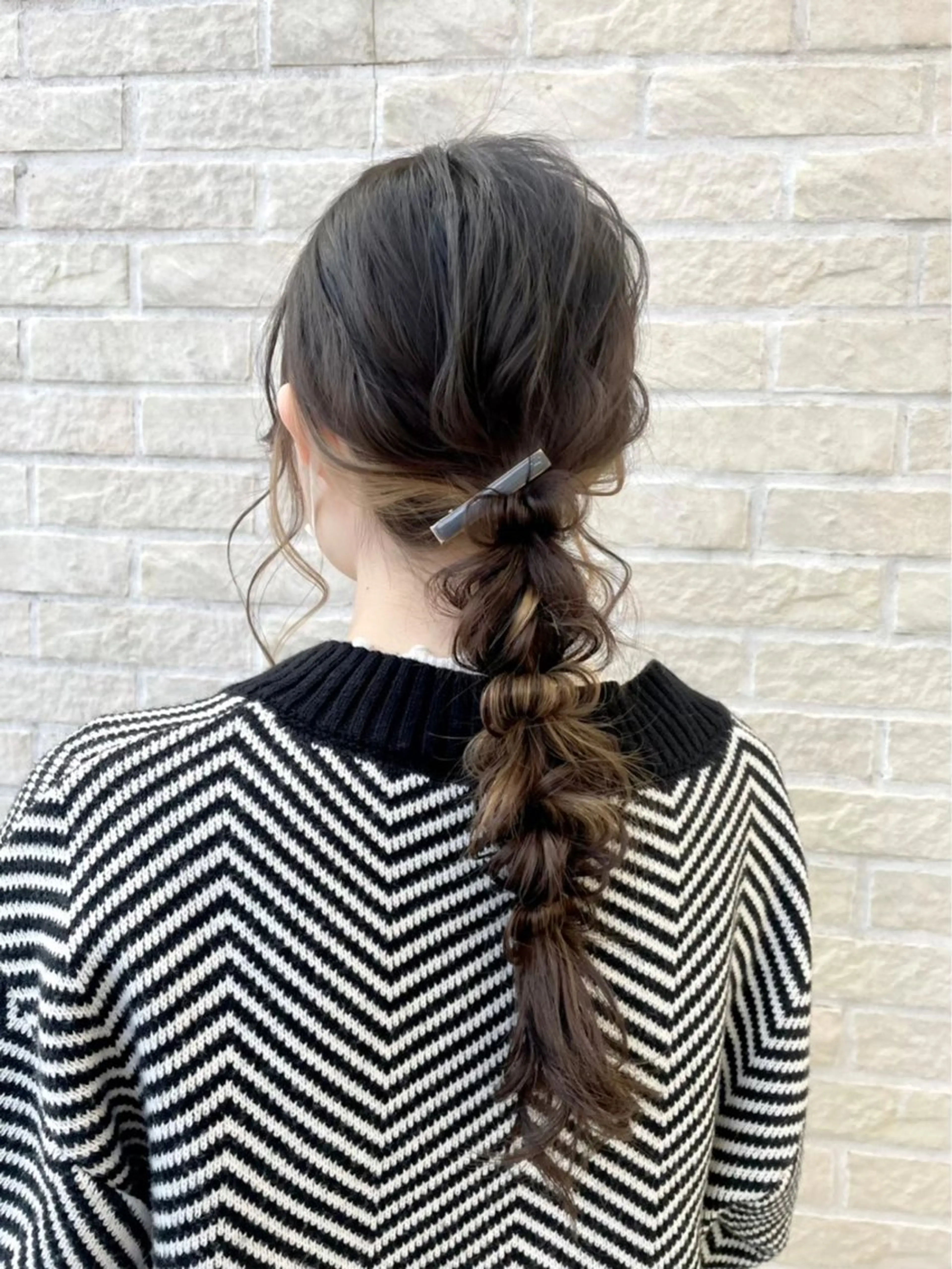 ロング ヘアアレンジ 暗髪つや髪💫 岡本彩花のヘアスタイル