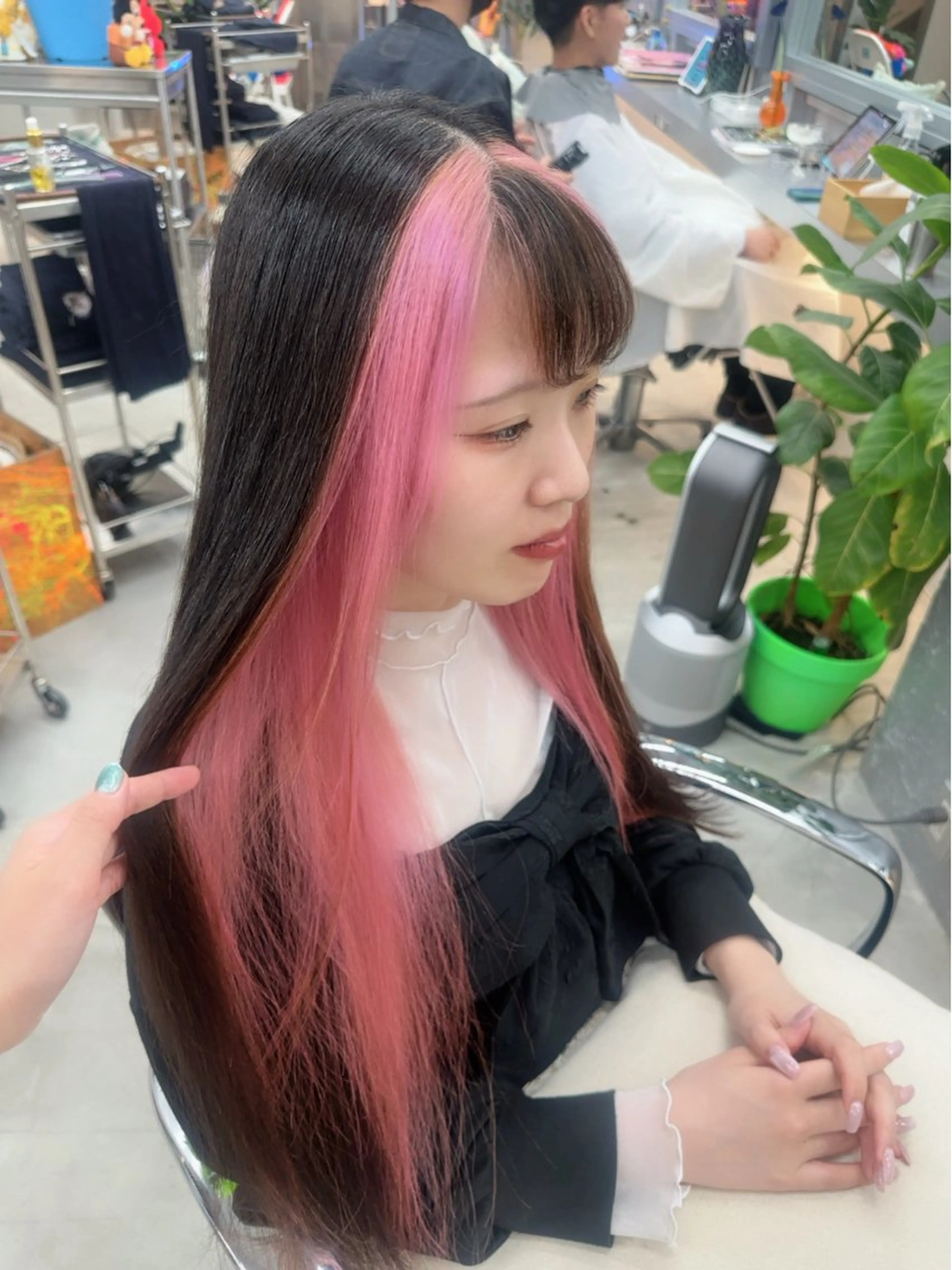 ロング カラー 岡野 静華のヘアスタイル