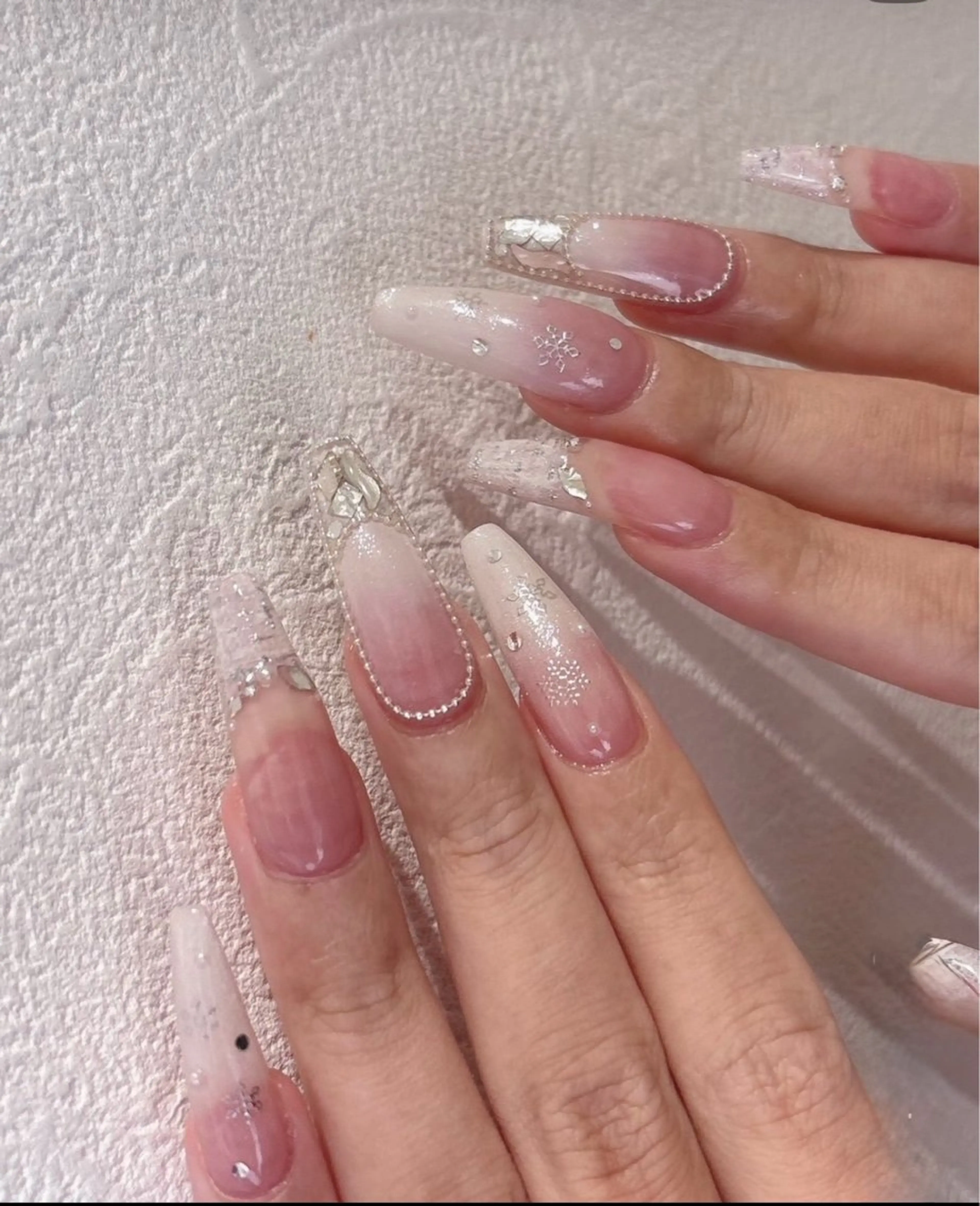ネイル アートネイル ジェルネイル ガーリー キラキラネイル Nihonthy Nail 新宿のネイルデザイン