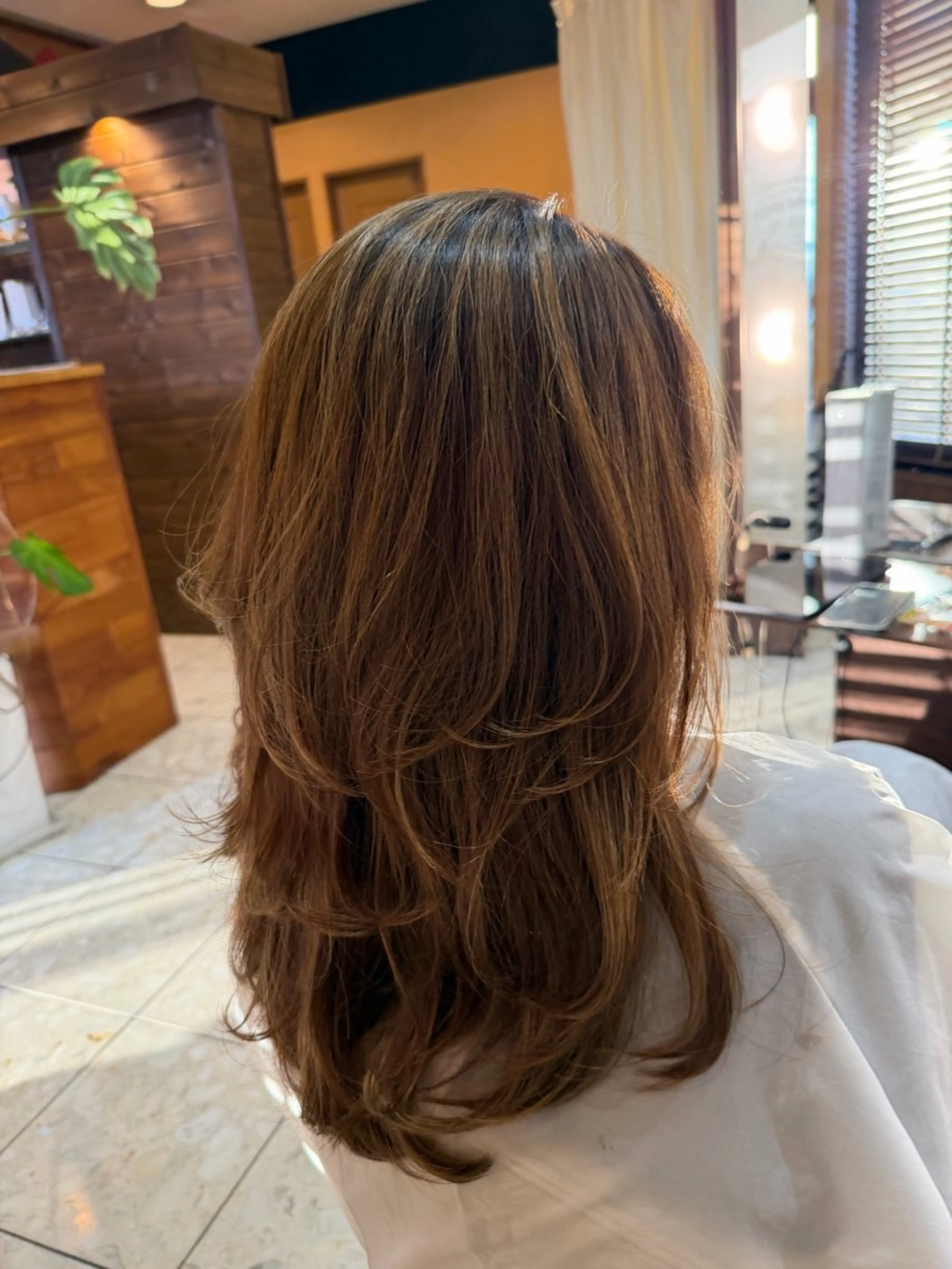 ロング ハイレイヤー ハイライト レイヤーカット ヘアカラー 鎌田 一徳のヘアスタイル