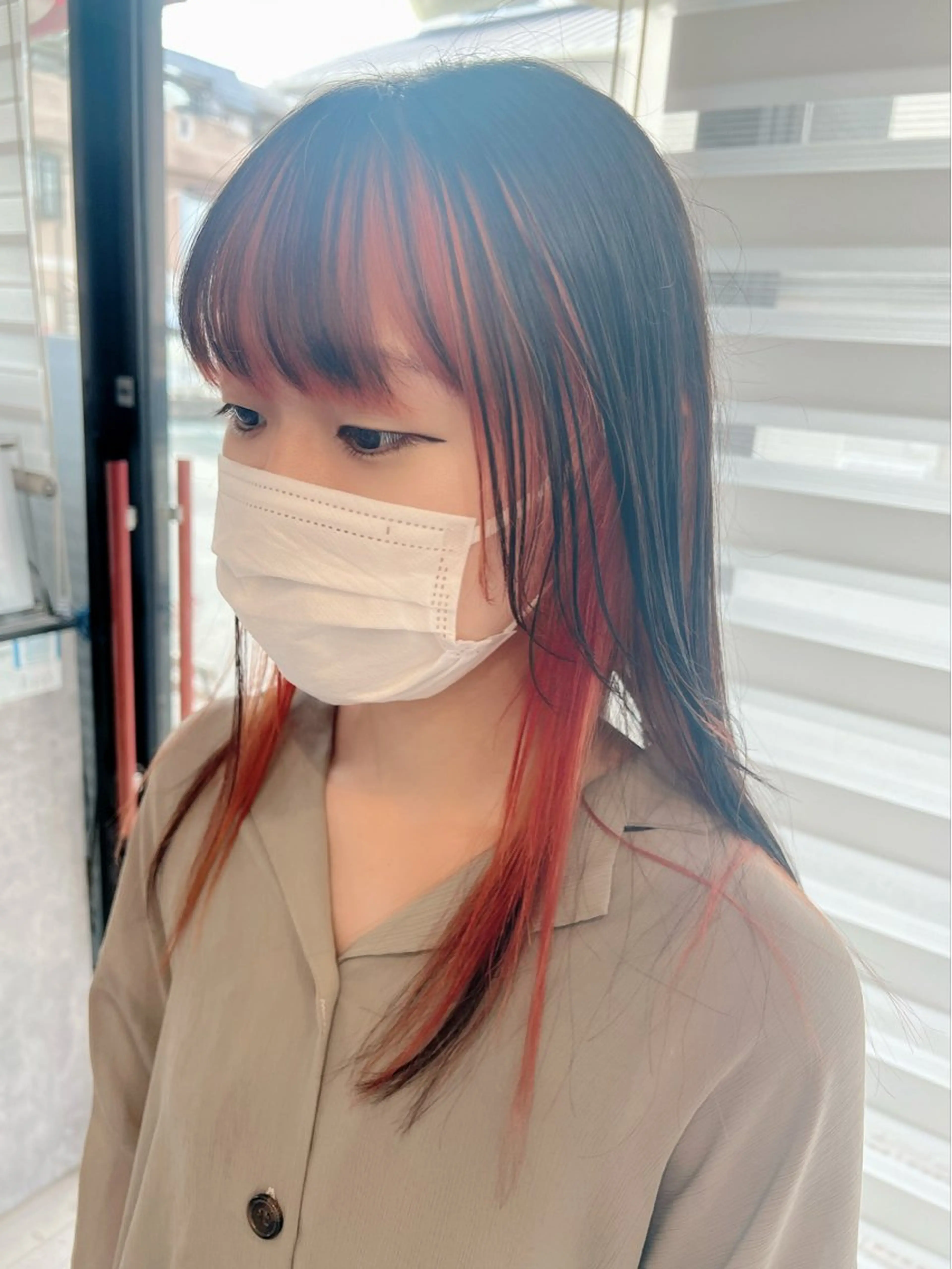 セミロング カラー インナーカラー オレンジ カット ヘアカラー Ripps長居所属・メテオ ／ヘアカラー 西川菜実のヘアスタイル