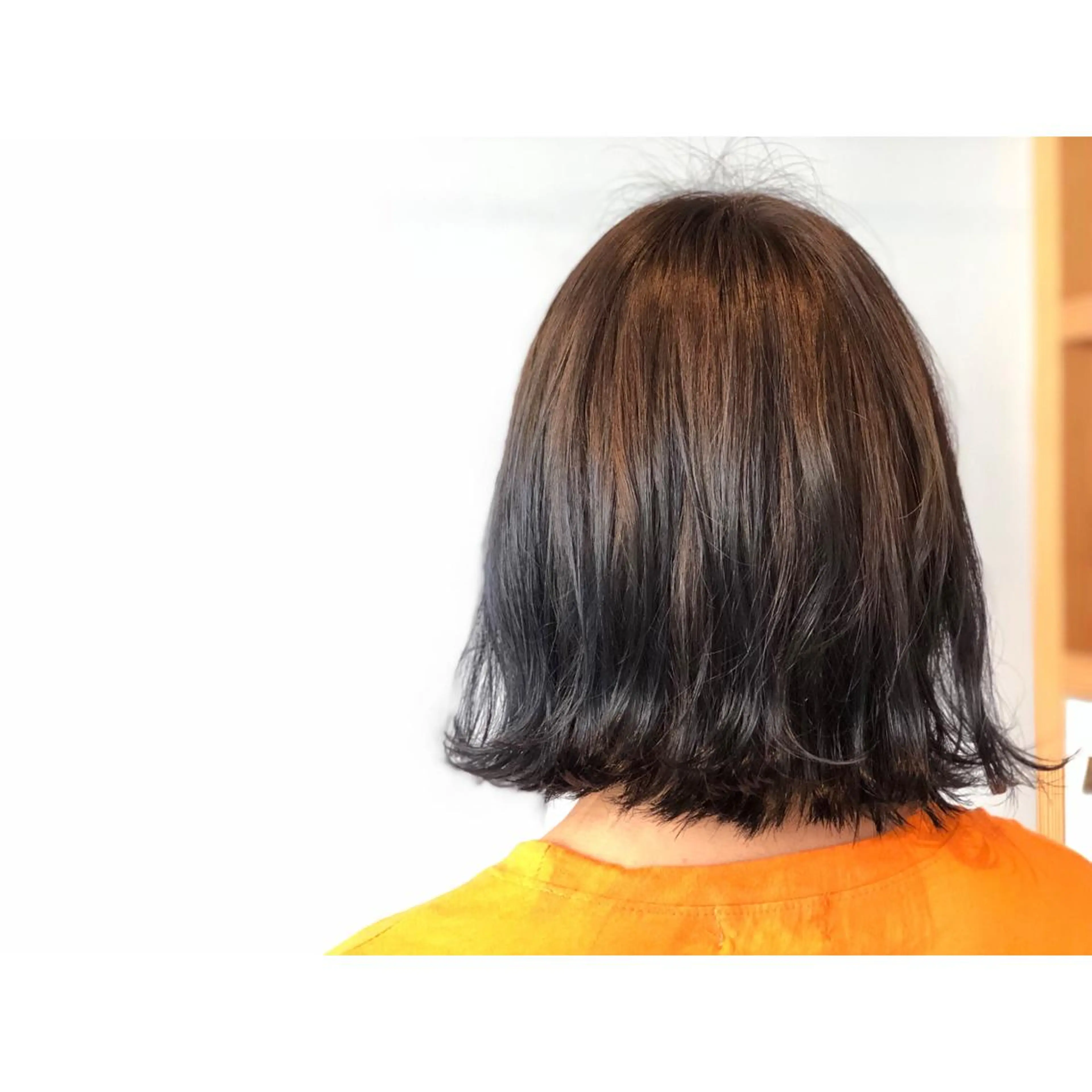 ミディアム カラー ブリーチ ブルーカラー グラデーションカラー うる艶カラー 🫶🏼💭mikaのヘアスタイル