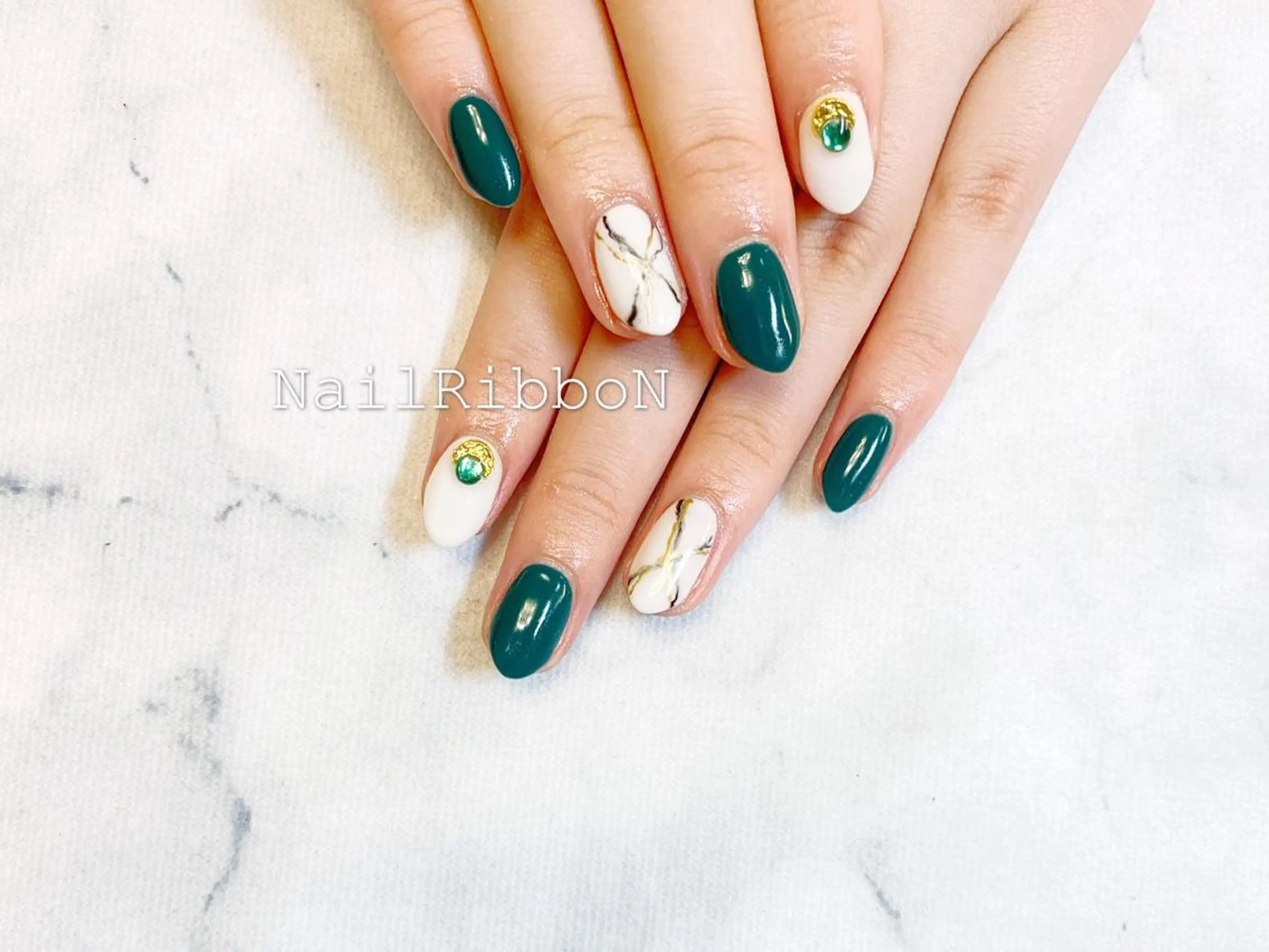 ネイル ネイルリボン 受付スタッフのネイルデザイン