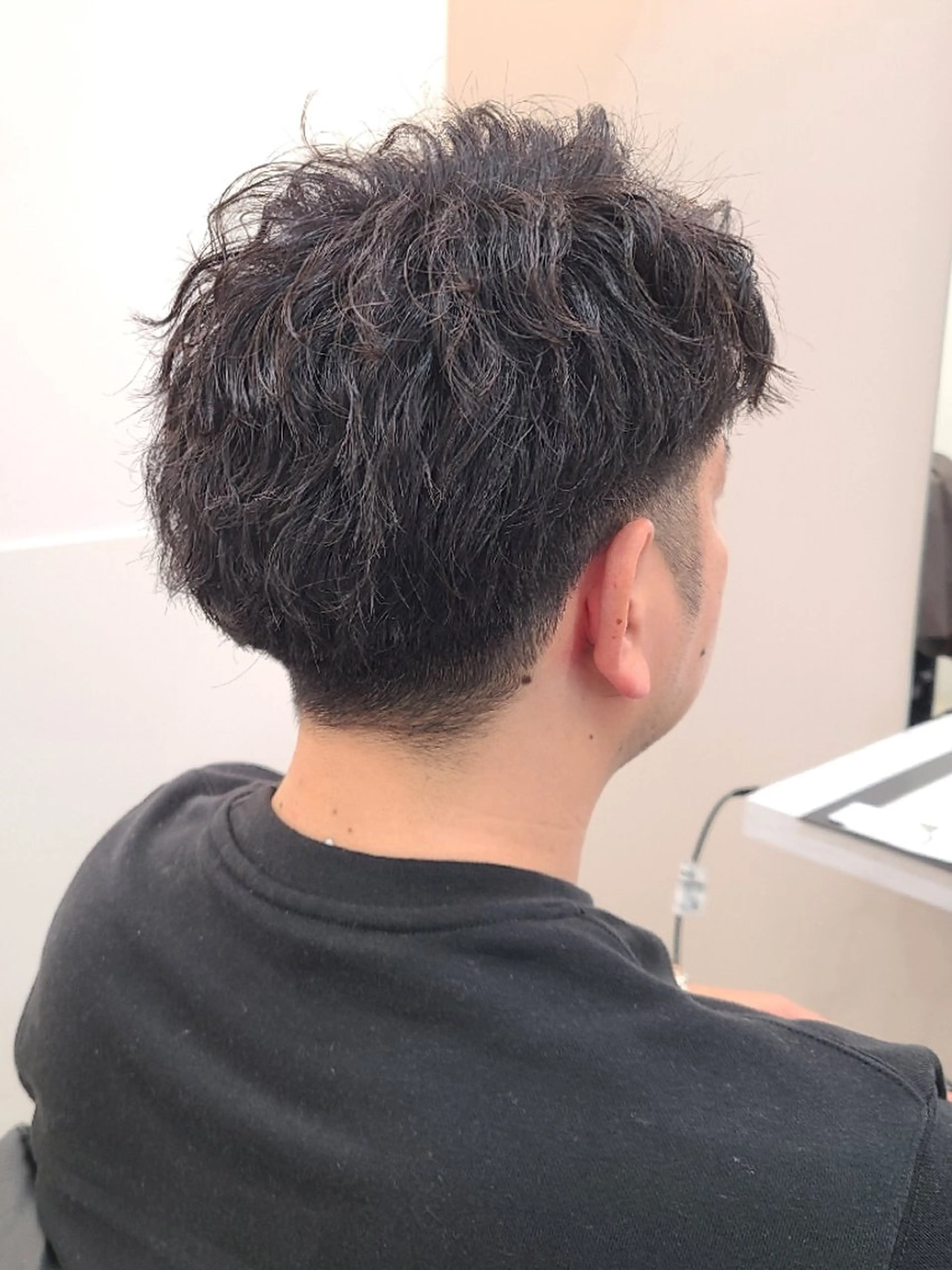 ショート パーマ メンズ メンズパーマ スパイラルパーマ カット パーマ 桐島 令奈のヘアスタイル