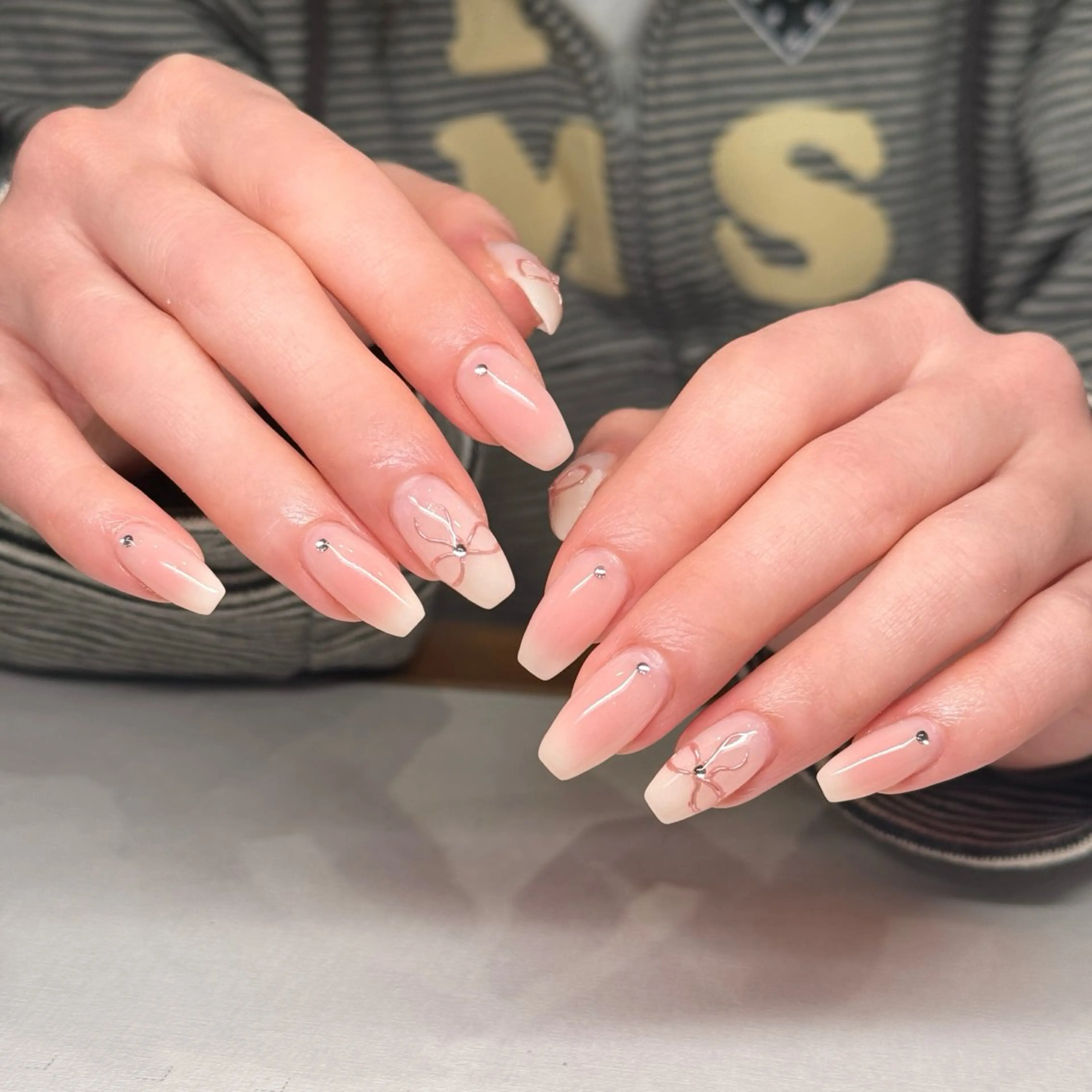 ネイル オーロラネイル ブルー チークネイル フットネイル フレンチネイル ハンドネイル JAN 168 池袋のネイルデザイン