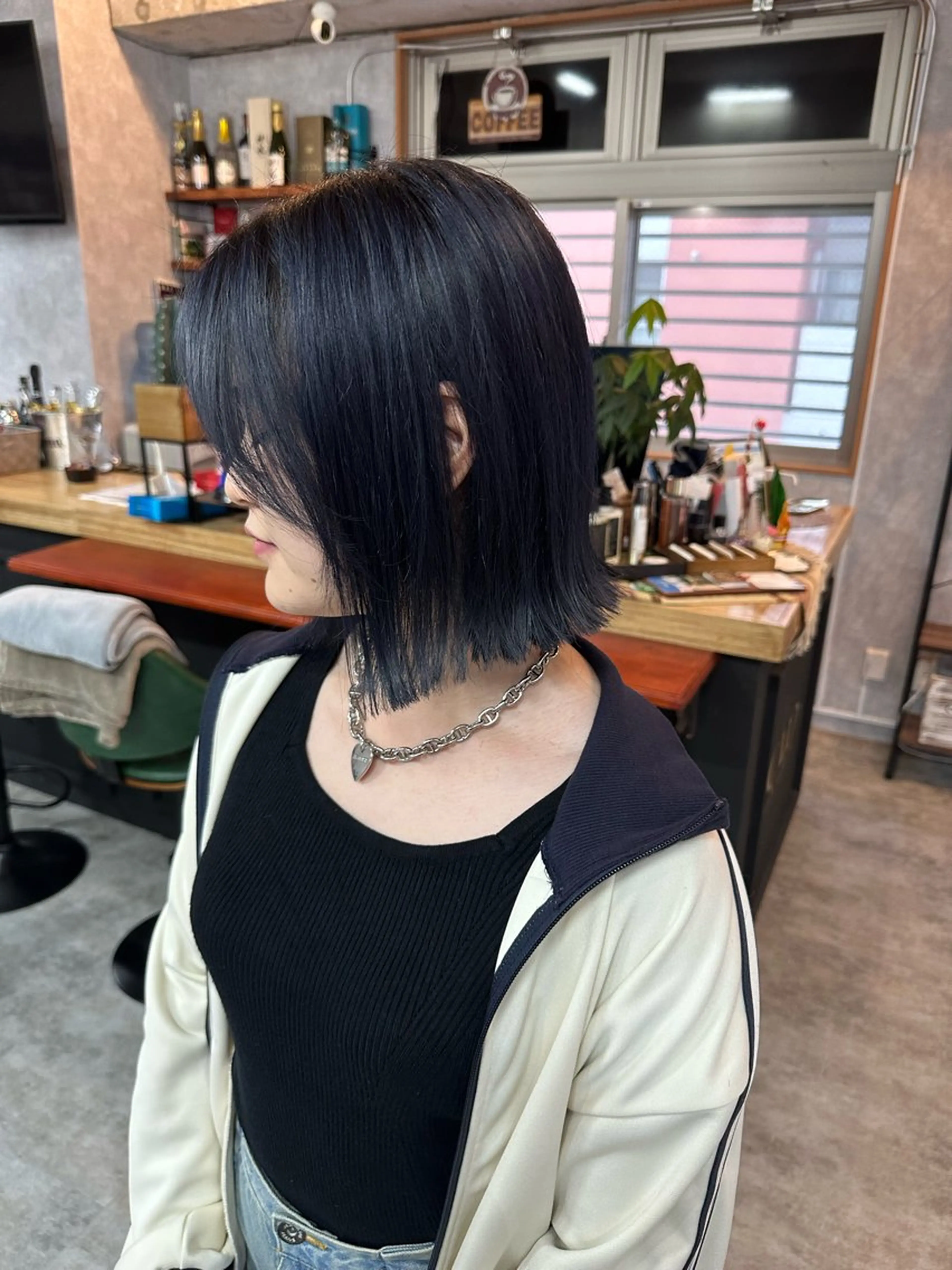 ショート 切りっぱなしボブ ショートボブ ハンサムショート 丸みショート ボブ カット ヘアカラー トリートメント モテ髪/ボブ/ショー ト/アダチフウトのヘアスタイル